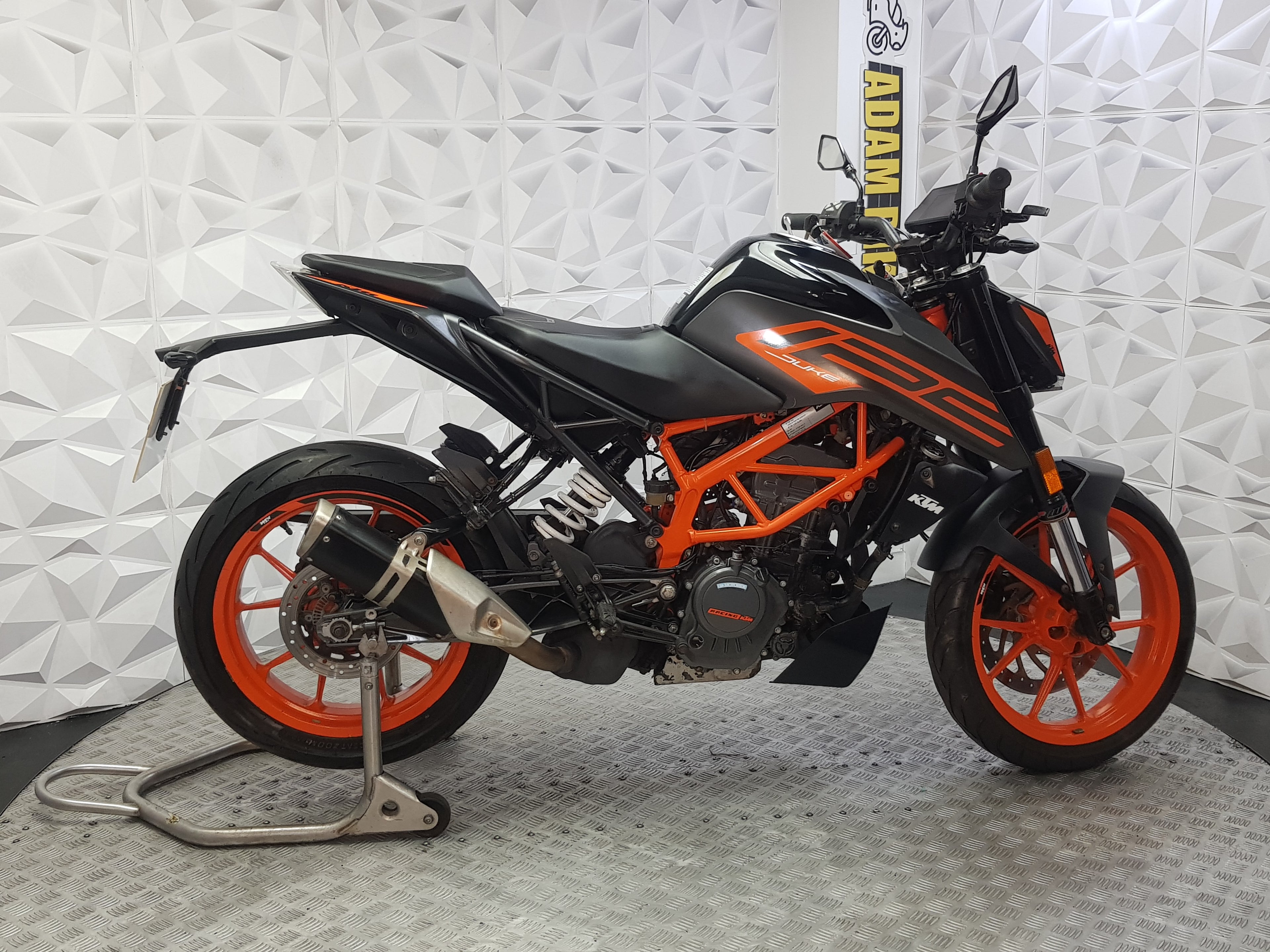 2022 KTM DUKE 125 ABS