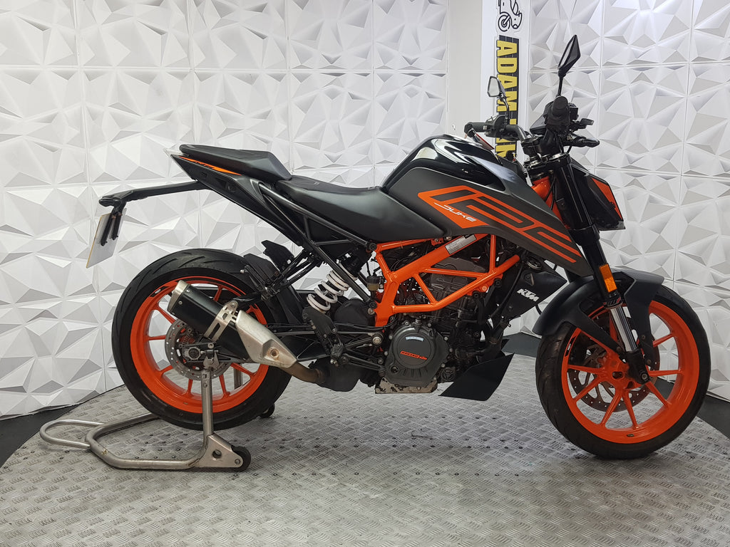 2022 KTM DUKE 125 ABS