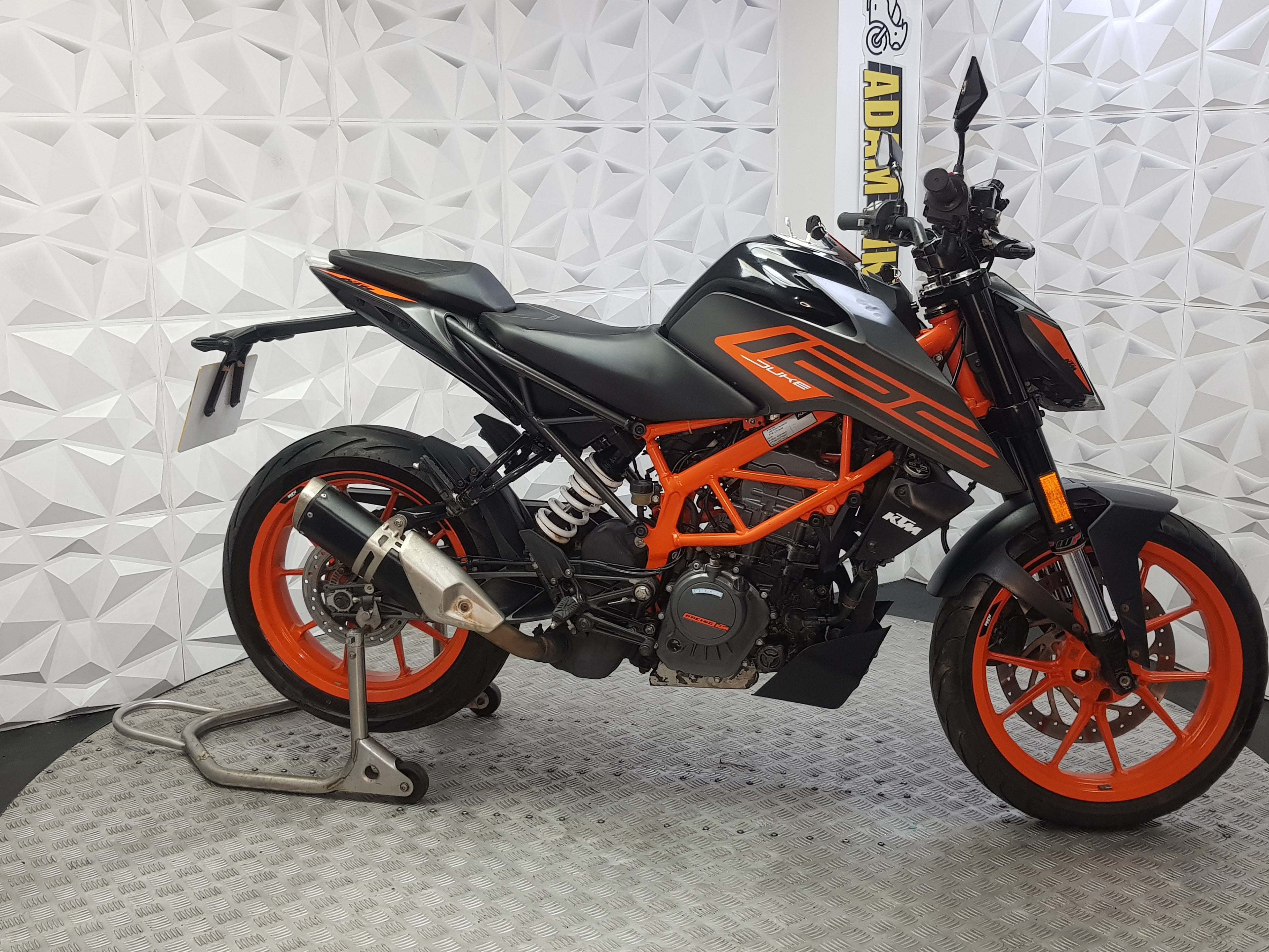 2022 KTM DUKE 125 ABS