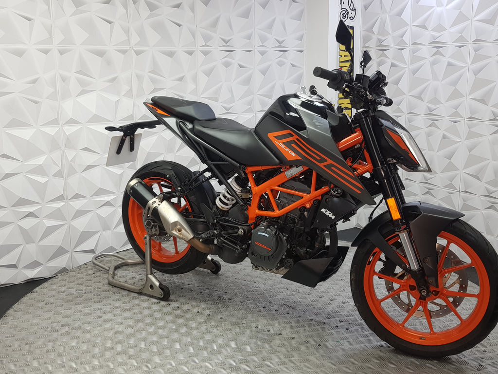 2022 KTM DUKE 125 ABS
