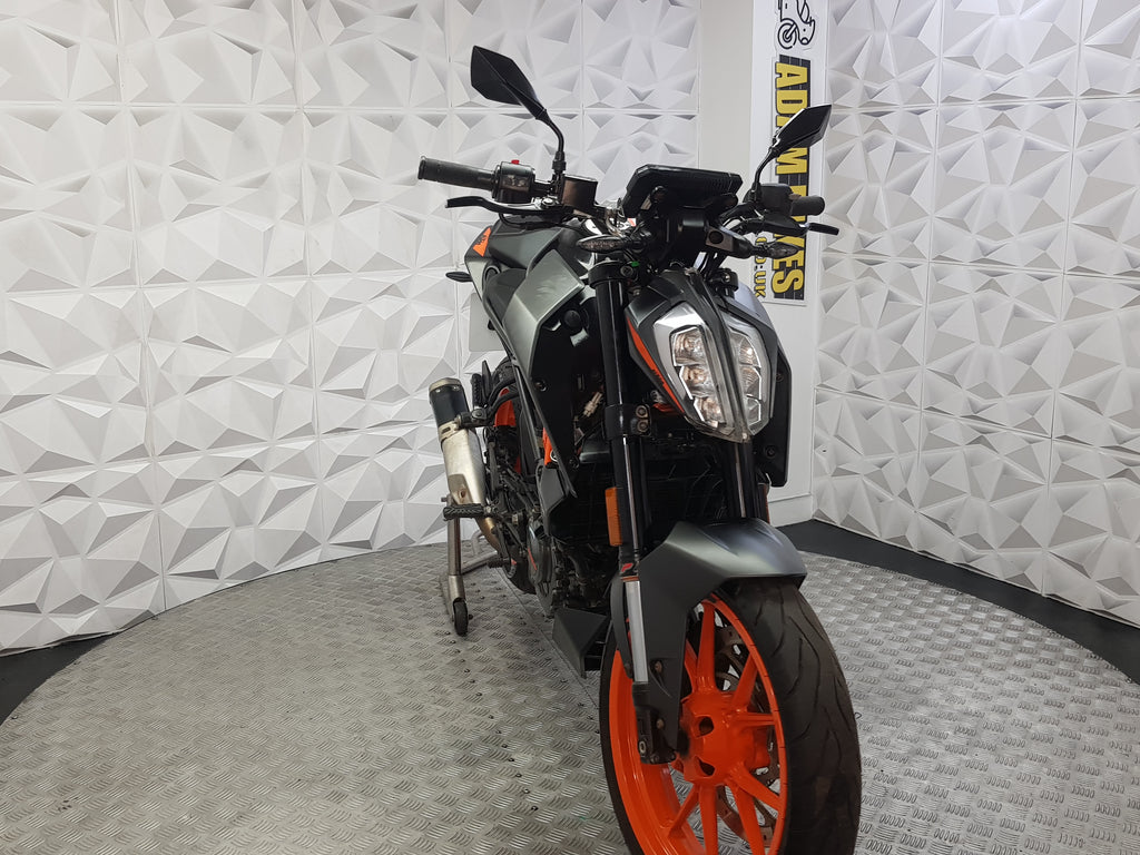 2022 KTM DUKE 125 ABS