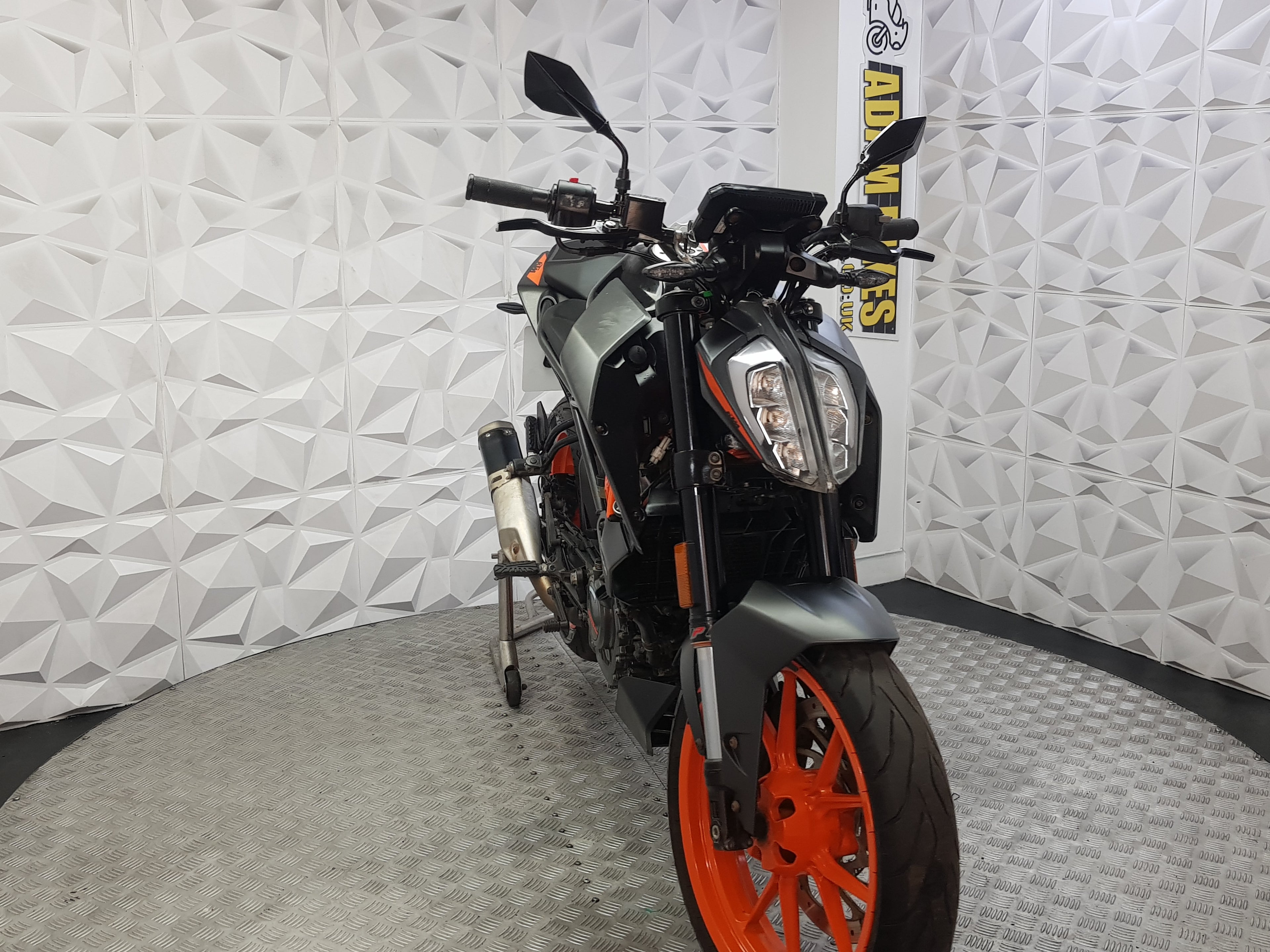 2022 KTM DUKE 125 ABS
