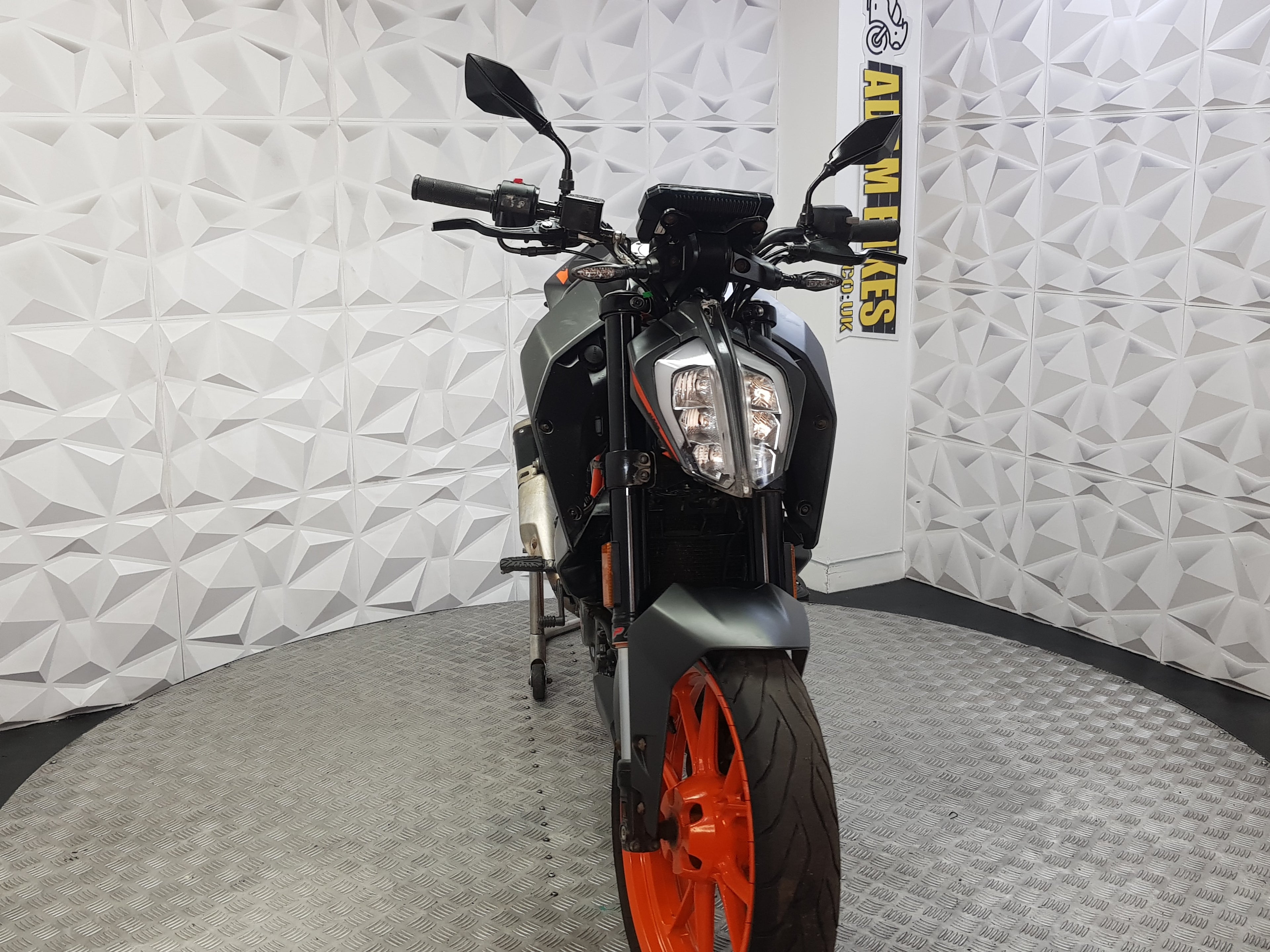 2022 KTM DUKE 125 ABS
