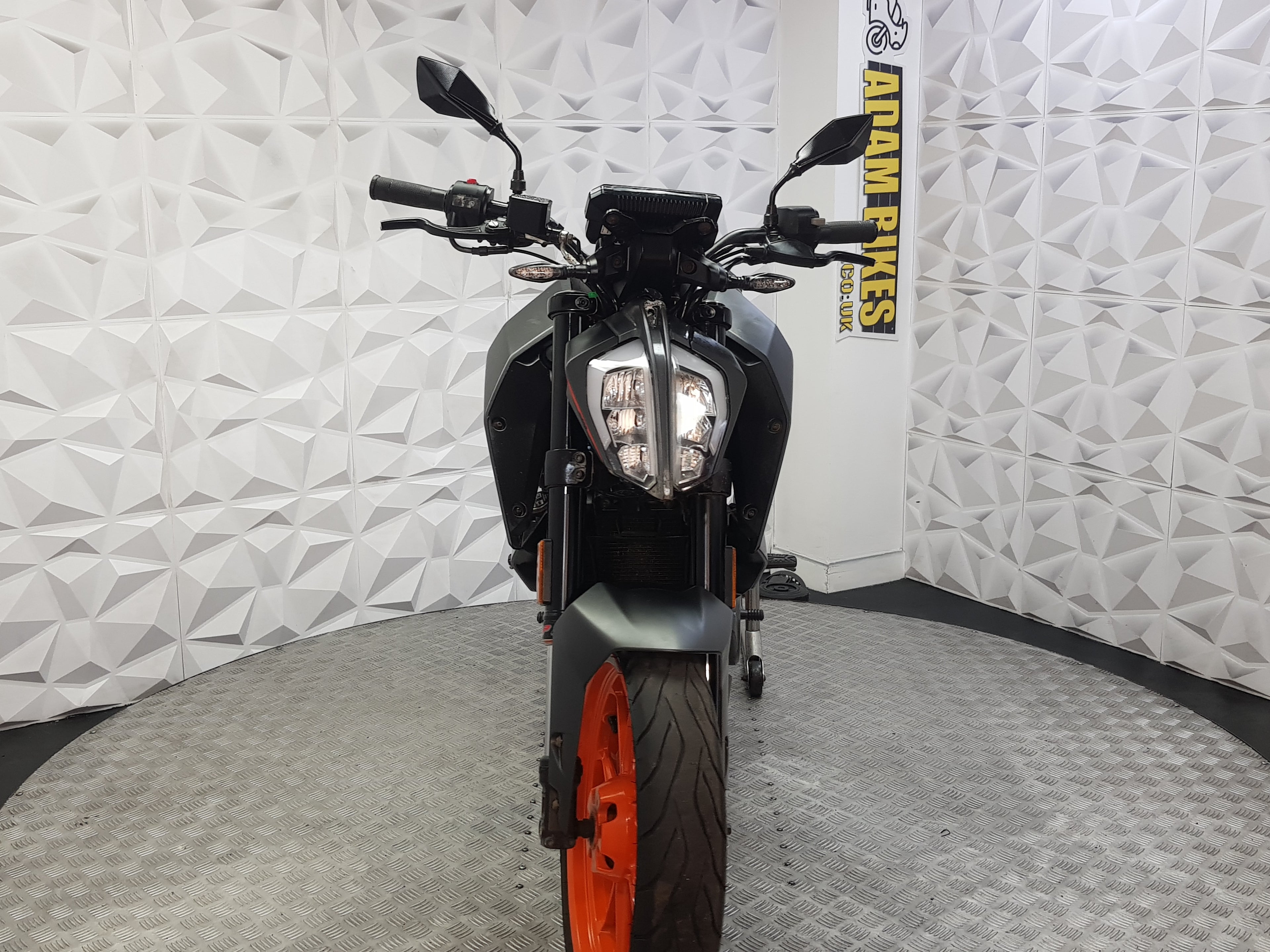 2022 KTM DUKE 125 ABS