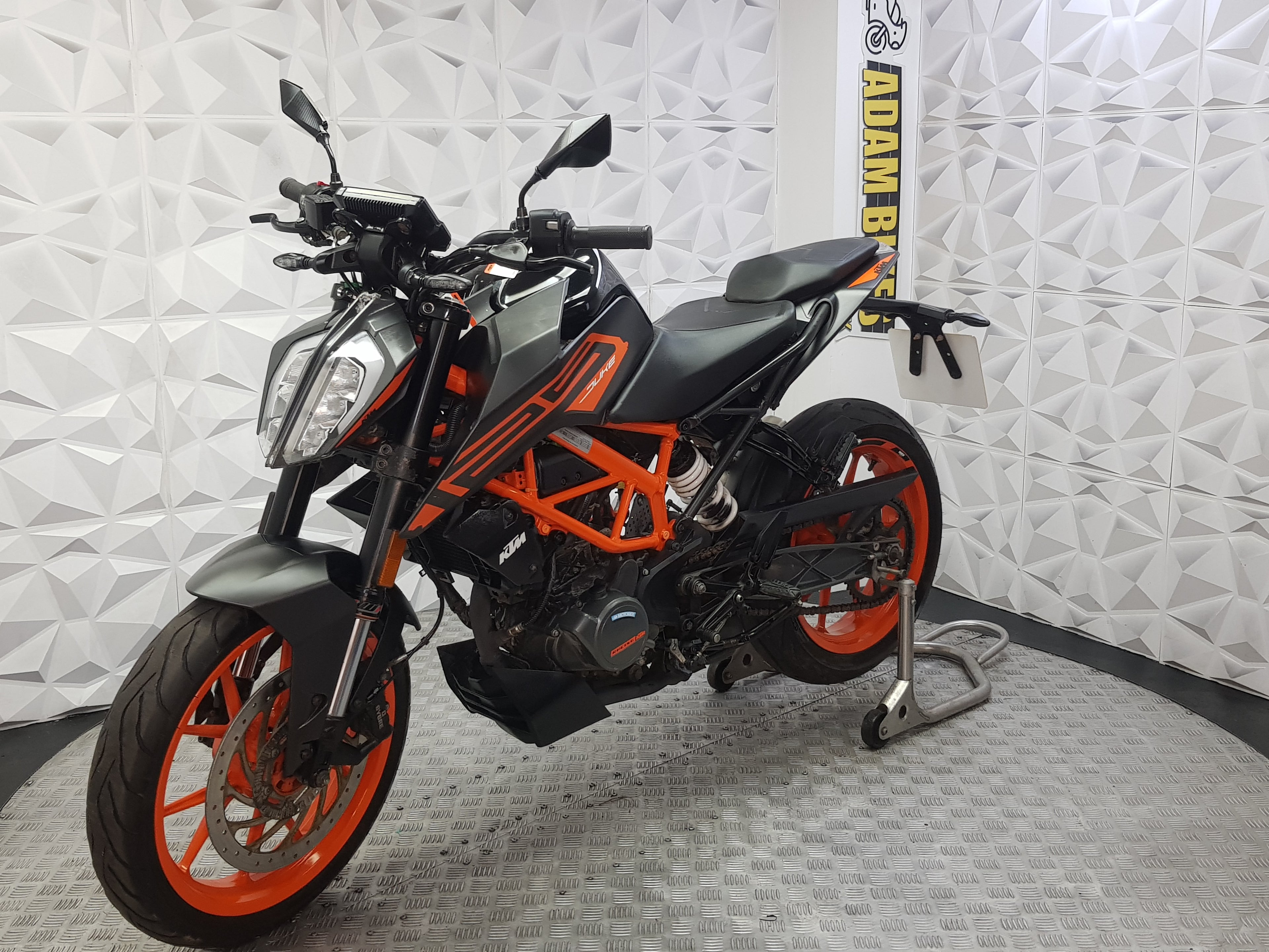 2022 KTM DUKE 125 ABS