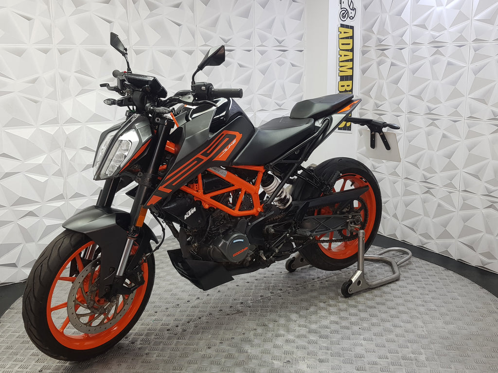 2022 KTM DUKE 125 ABS