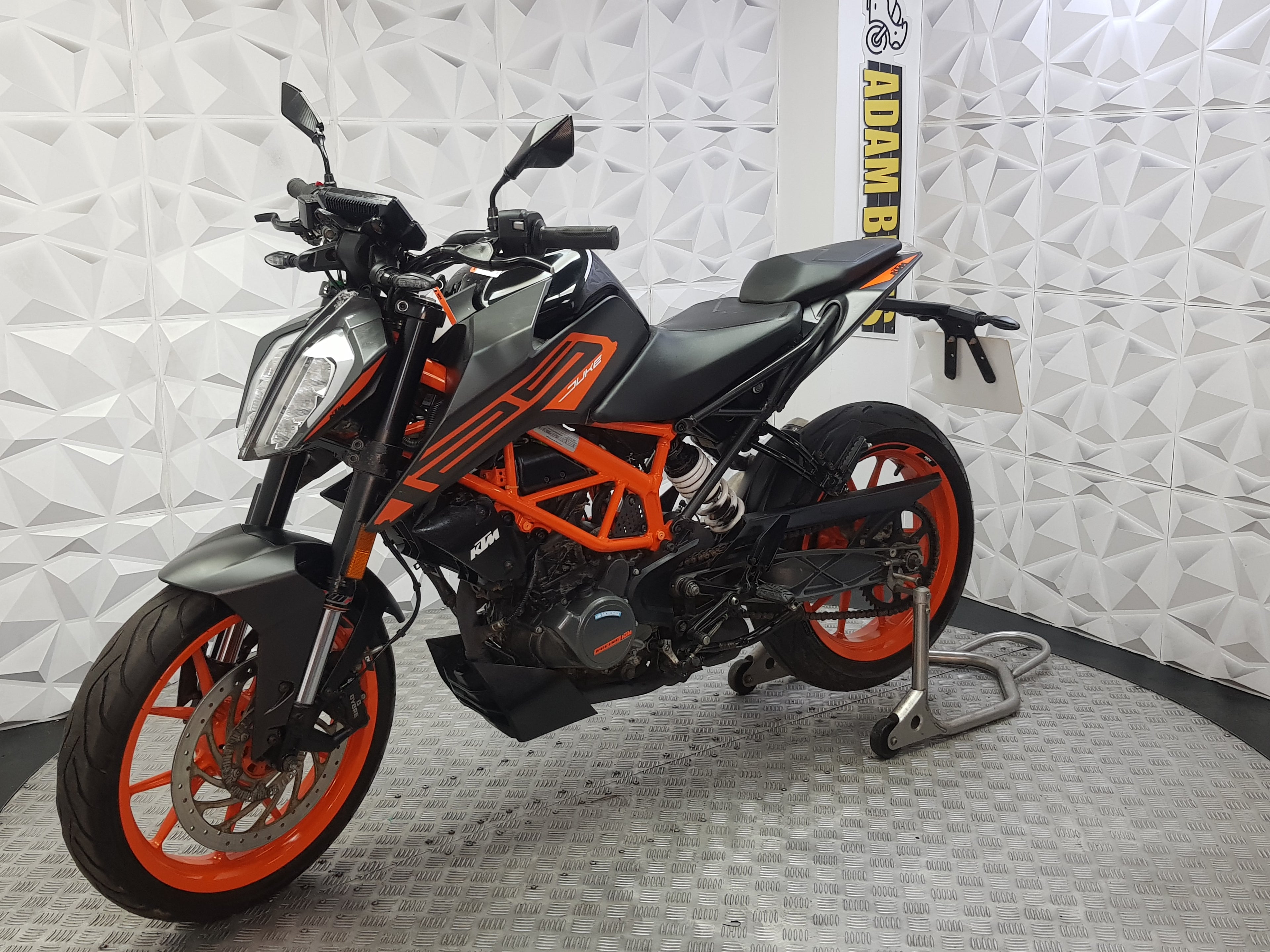 2022 KTM DUKE 125 ABS