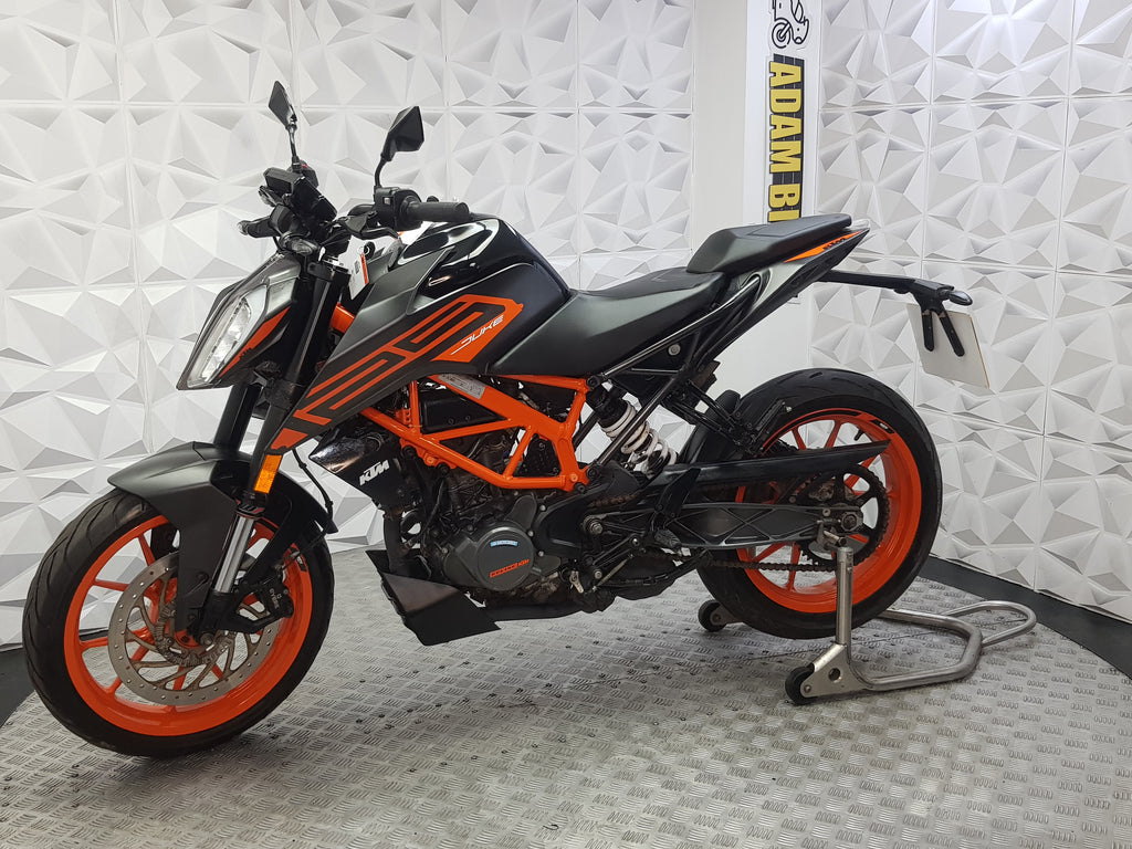 2022 KTM DUKE 125 ABS