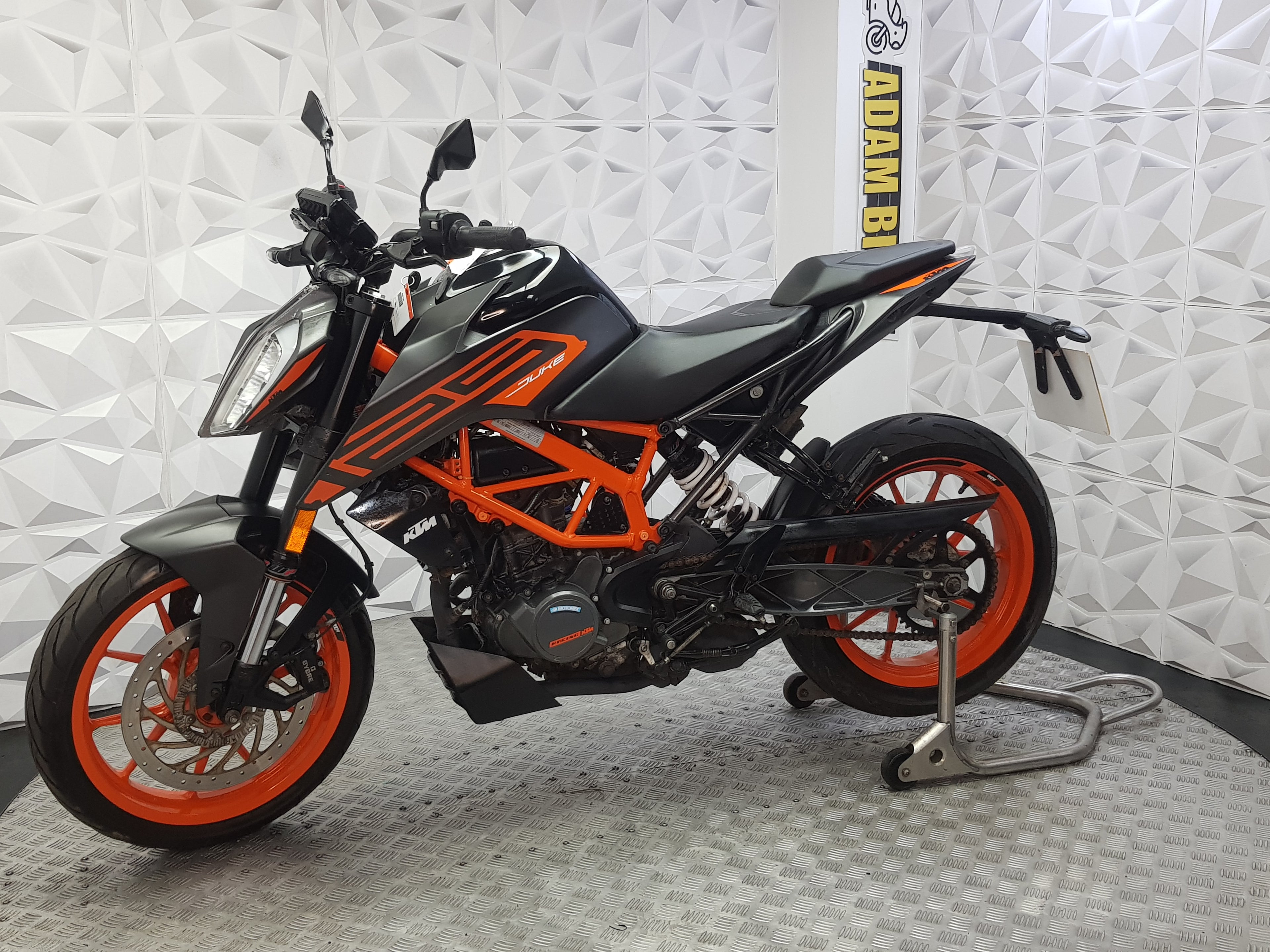 2022 KTM DUKE 125 ABS