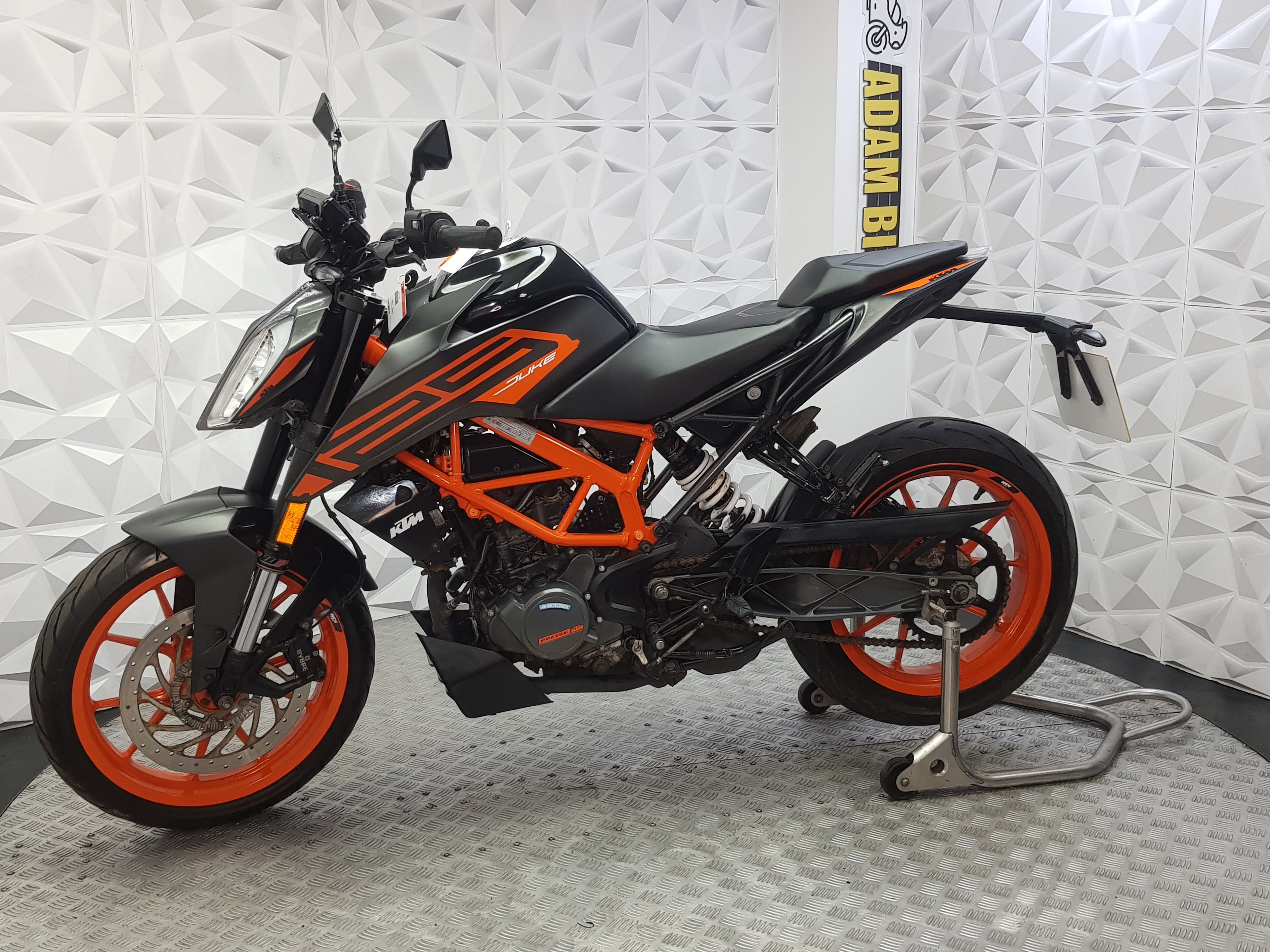 2022 KTM DUKE 125 ABS