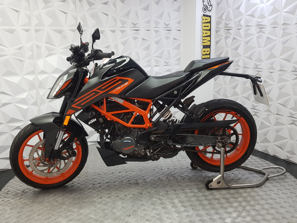 2022 KTM DUKE 125 ABS