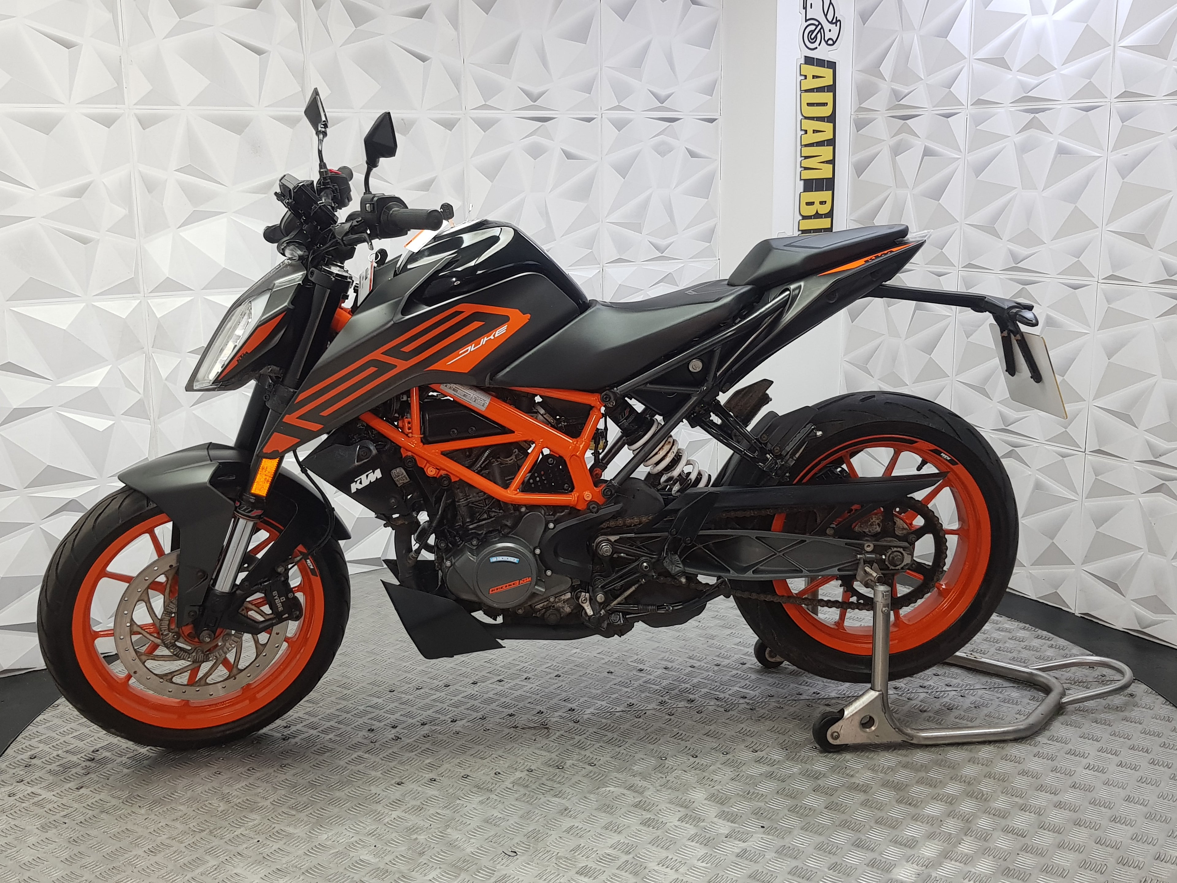 2022 KTM DUKE 125 ABS