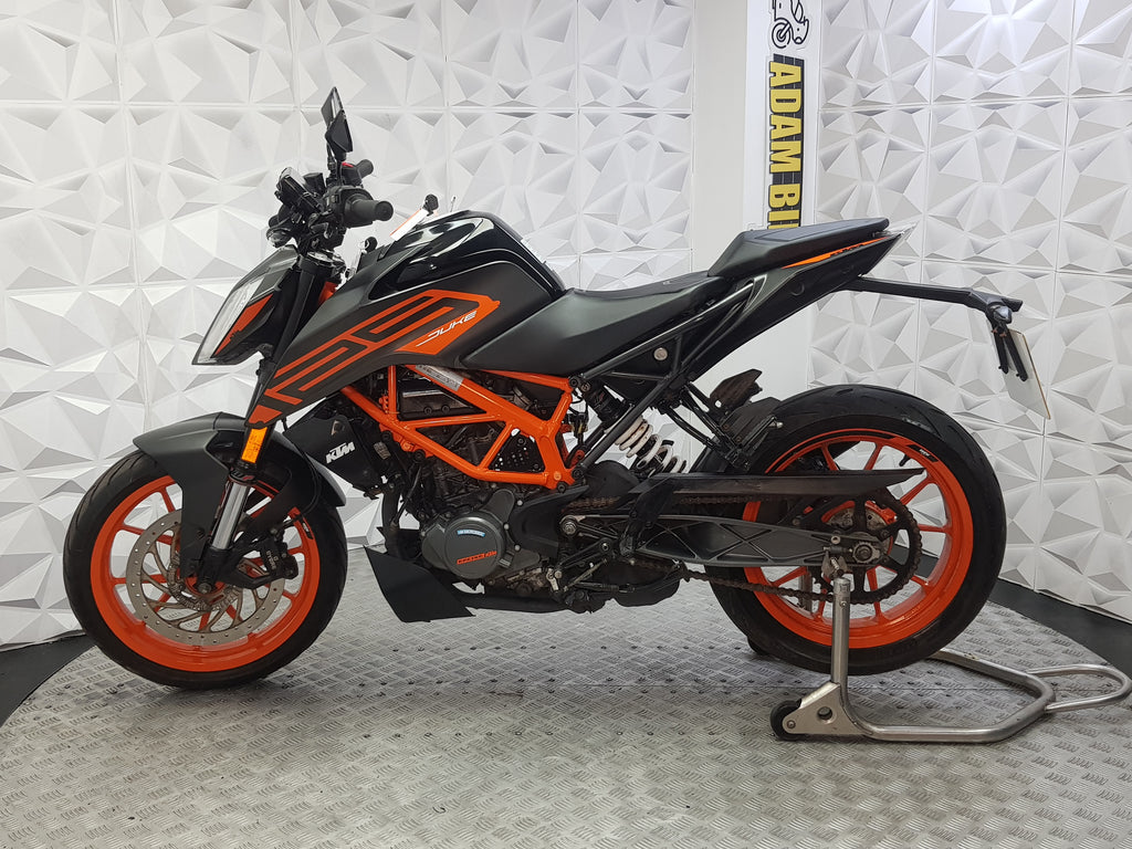 2022 KTM DUKE 125 ABS