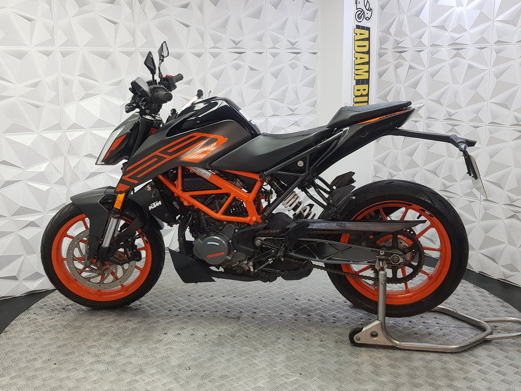 2022 KTM DUKE 125 ABS