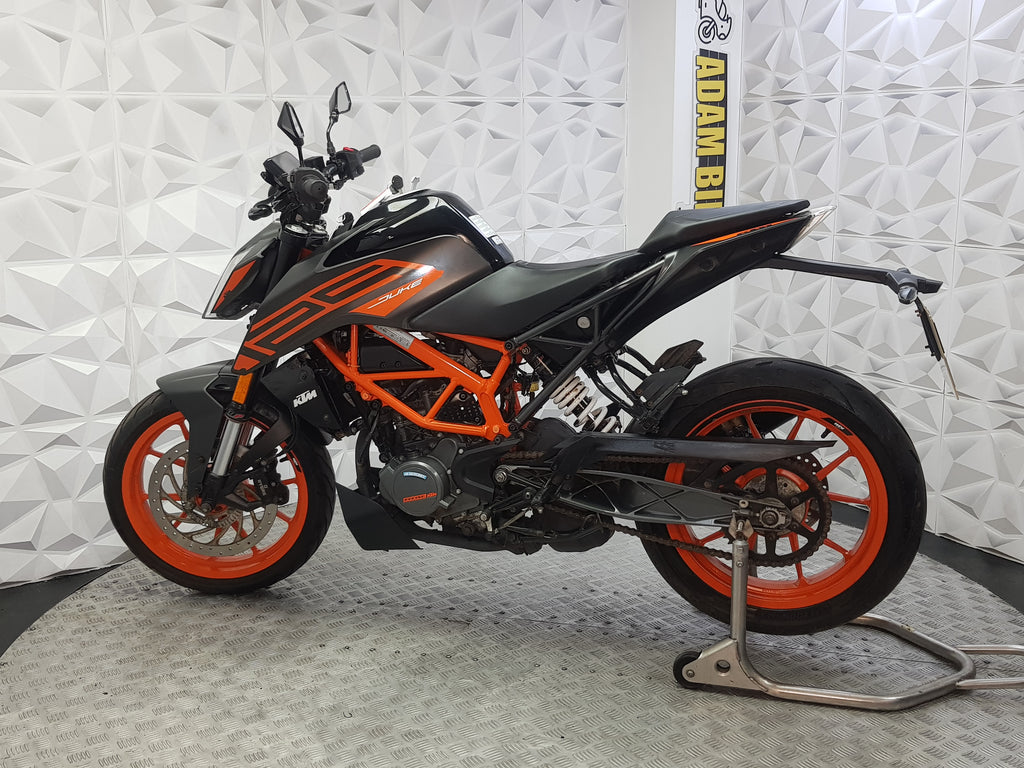 2022 KTM DUKE 125 ABS