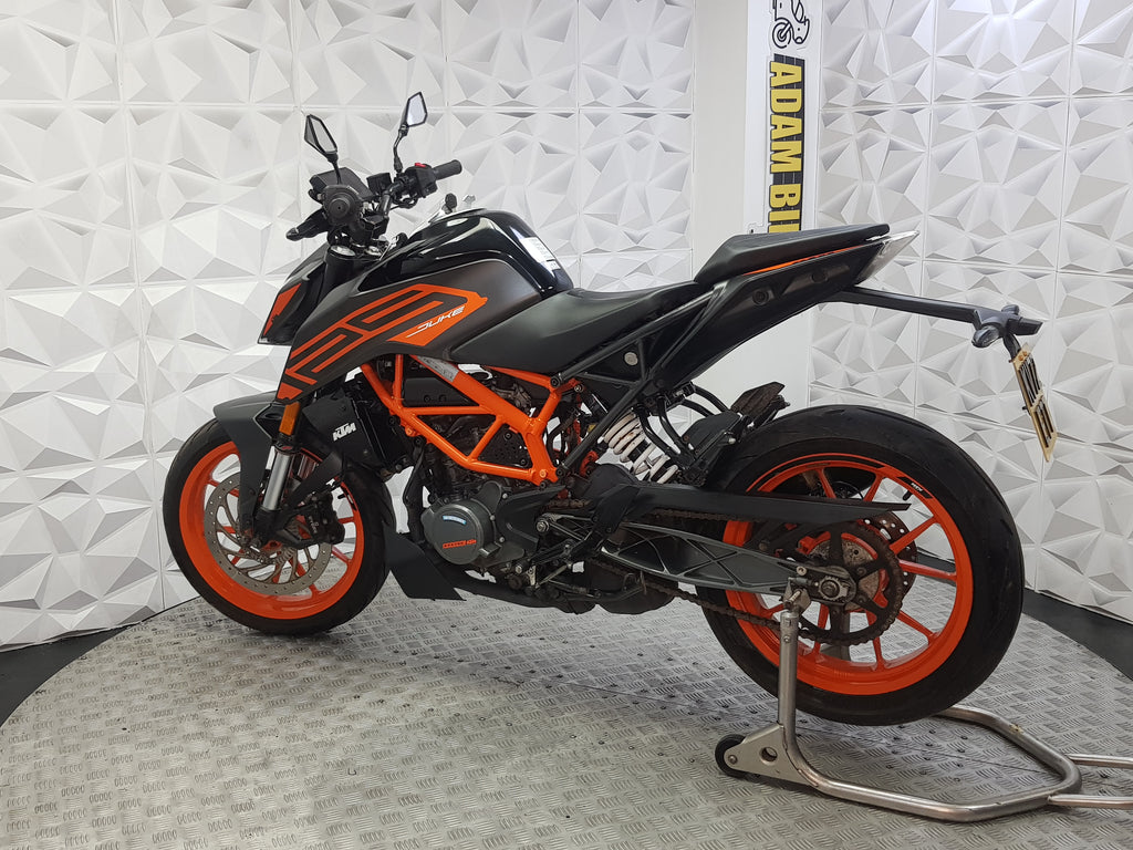 2022 KTM DUKE 125 ABS