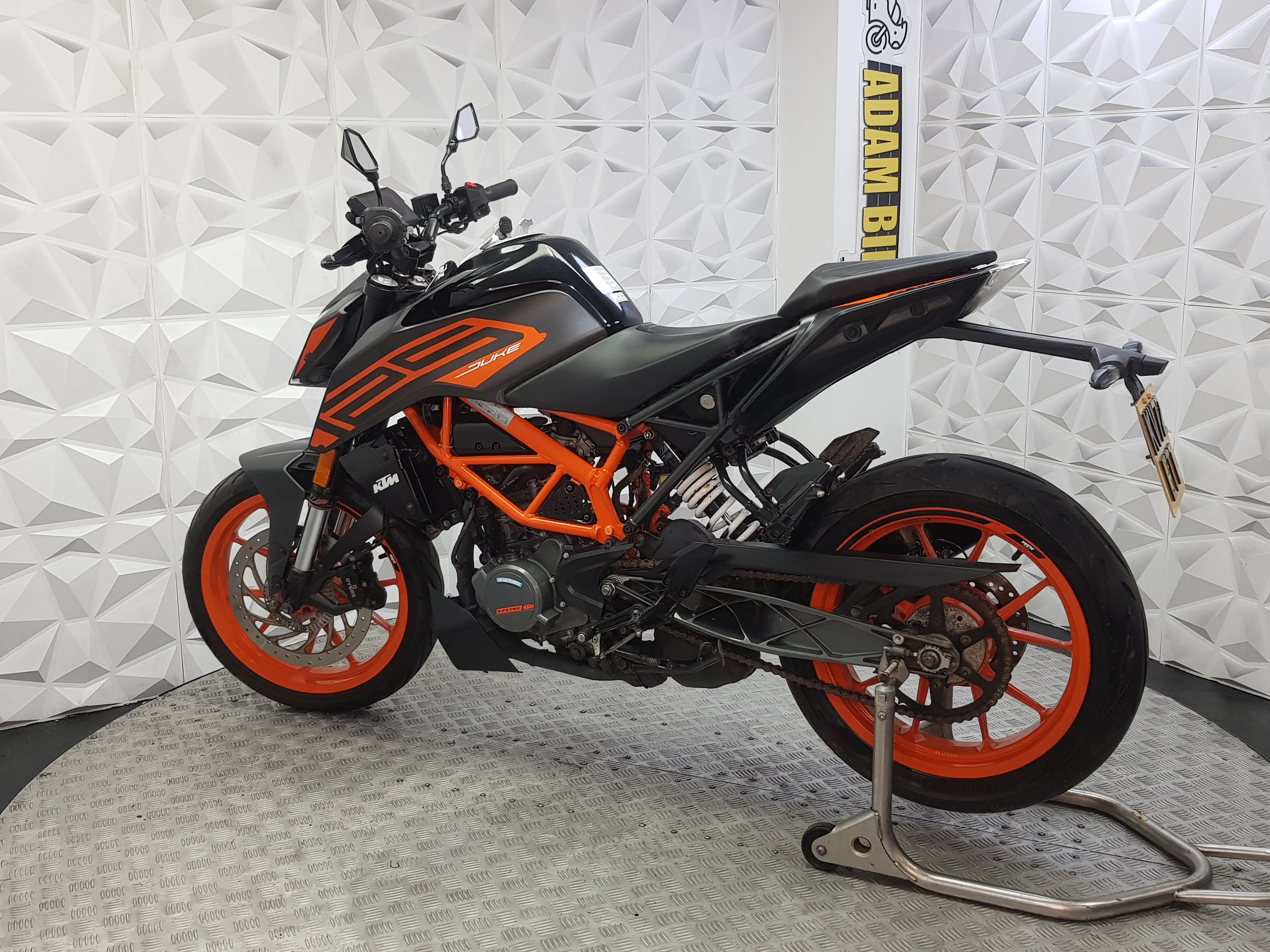 2022 KTM DUKE 125 ABS