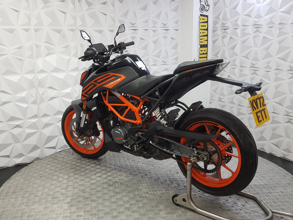 2022 KTM DUKE 125 ABS
