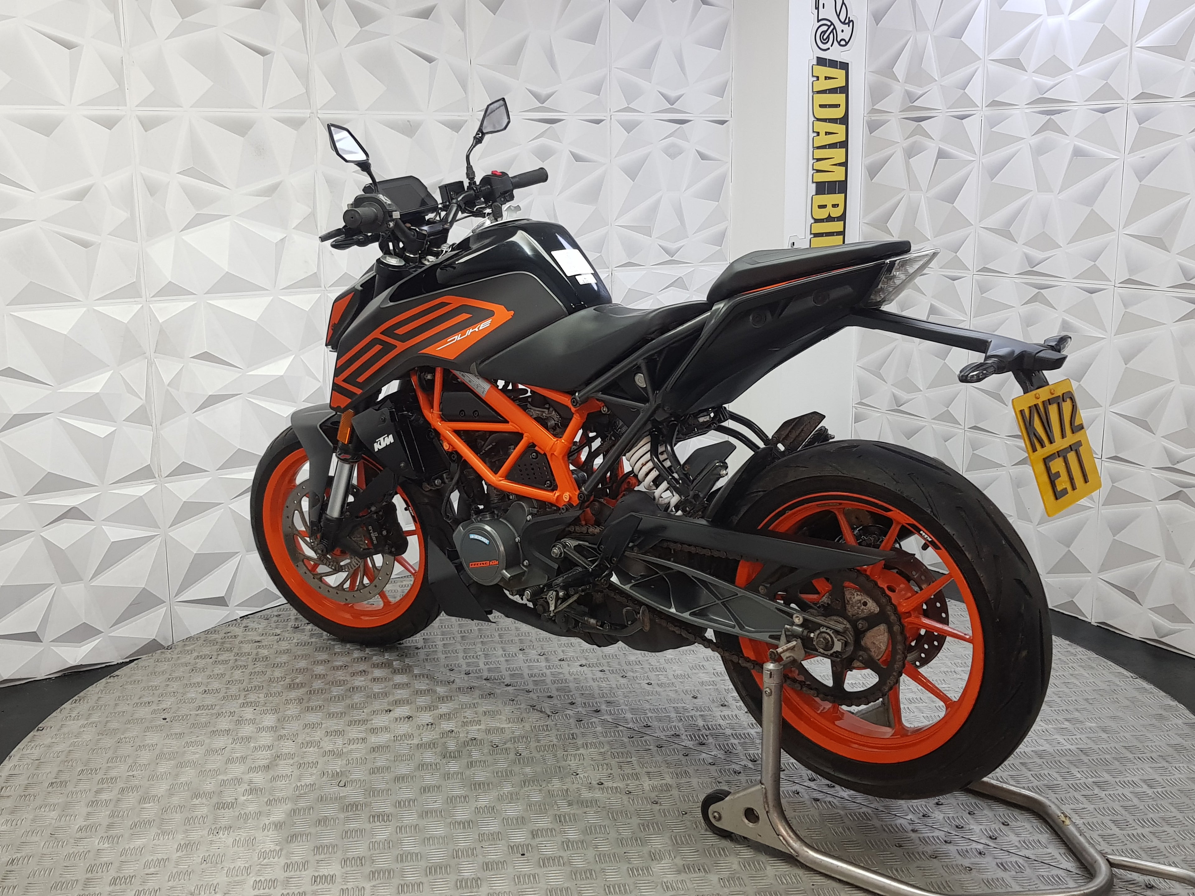 2022 KTM DUKE 125 ABS