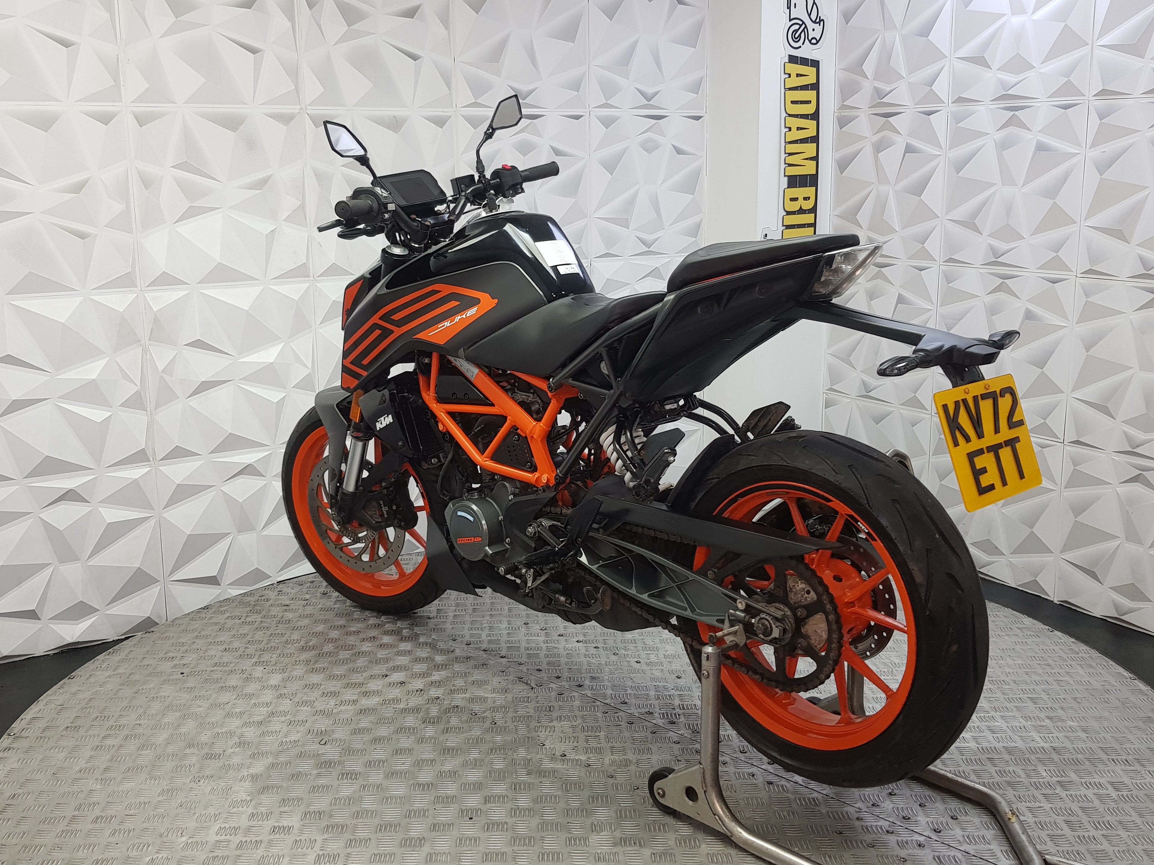 2022 KTM DUKE 125 ABS
