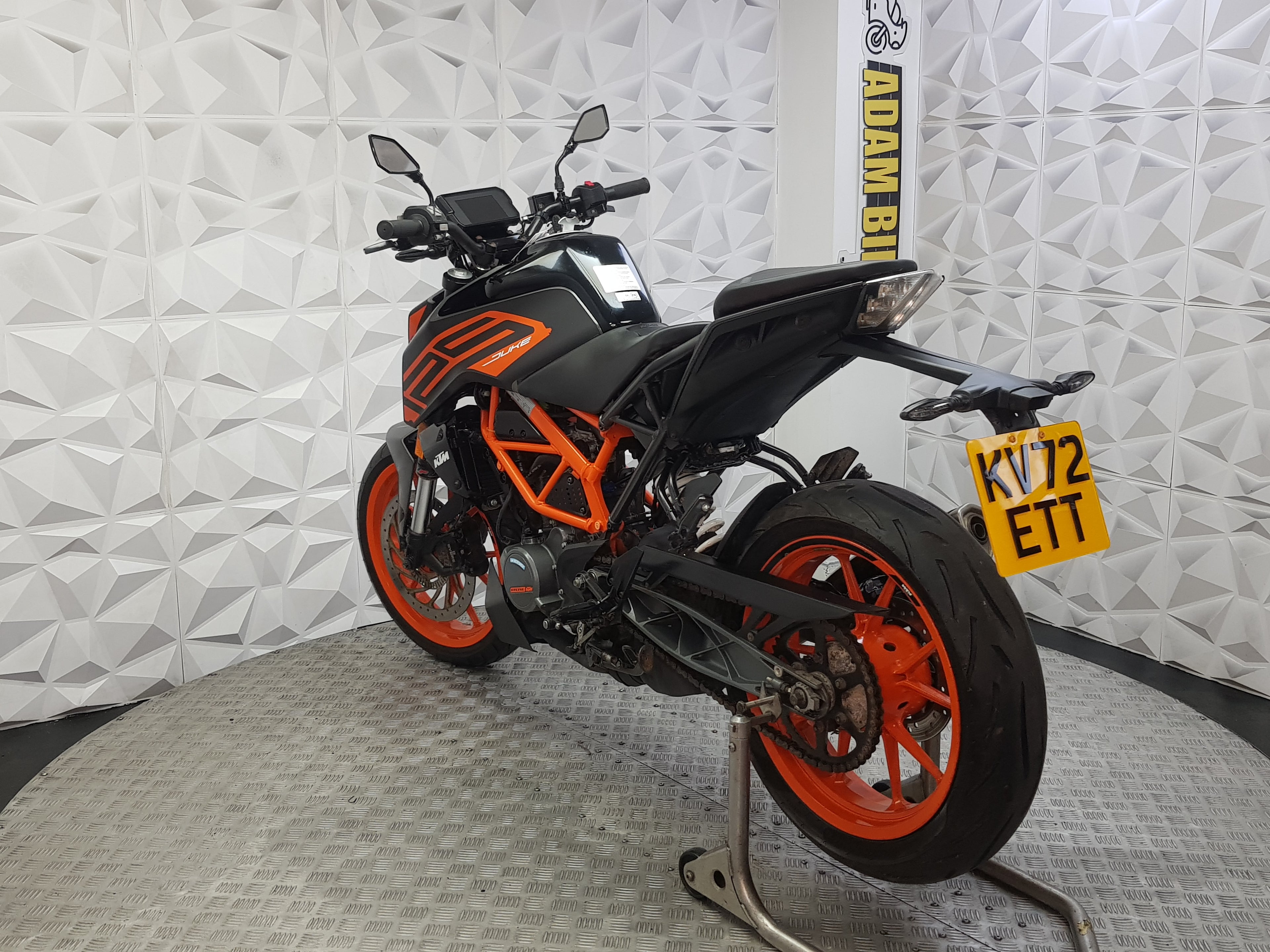 2022 KTM DUKE 125 ABS