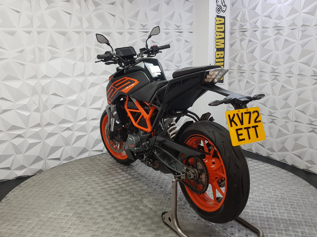 2022 KTM DUKE 125 ABS