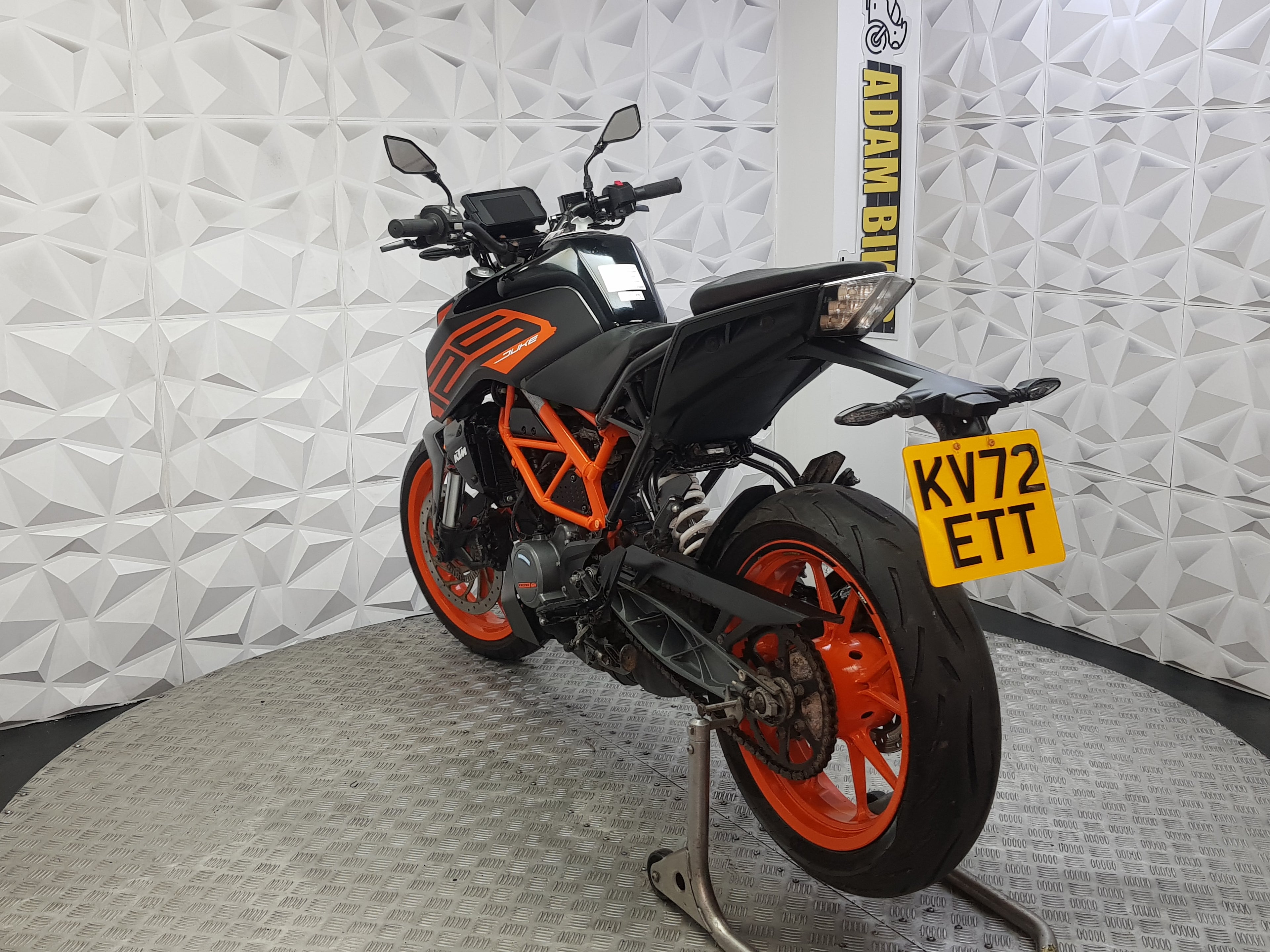 2022 KTM DUKE 125 ABS
