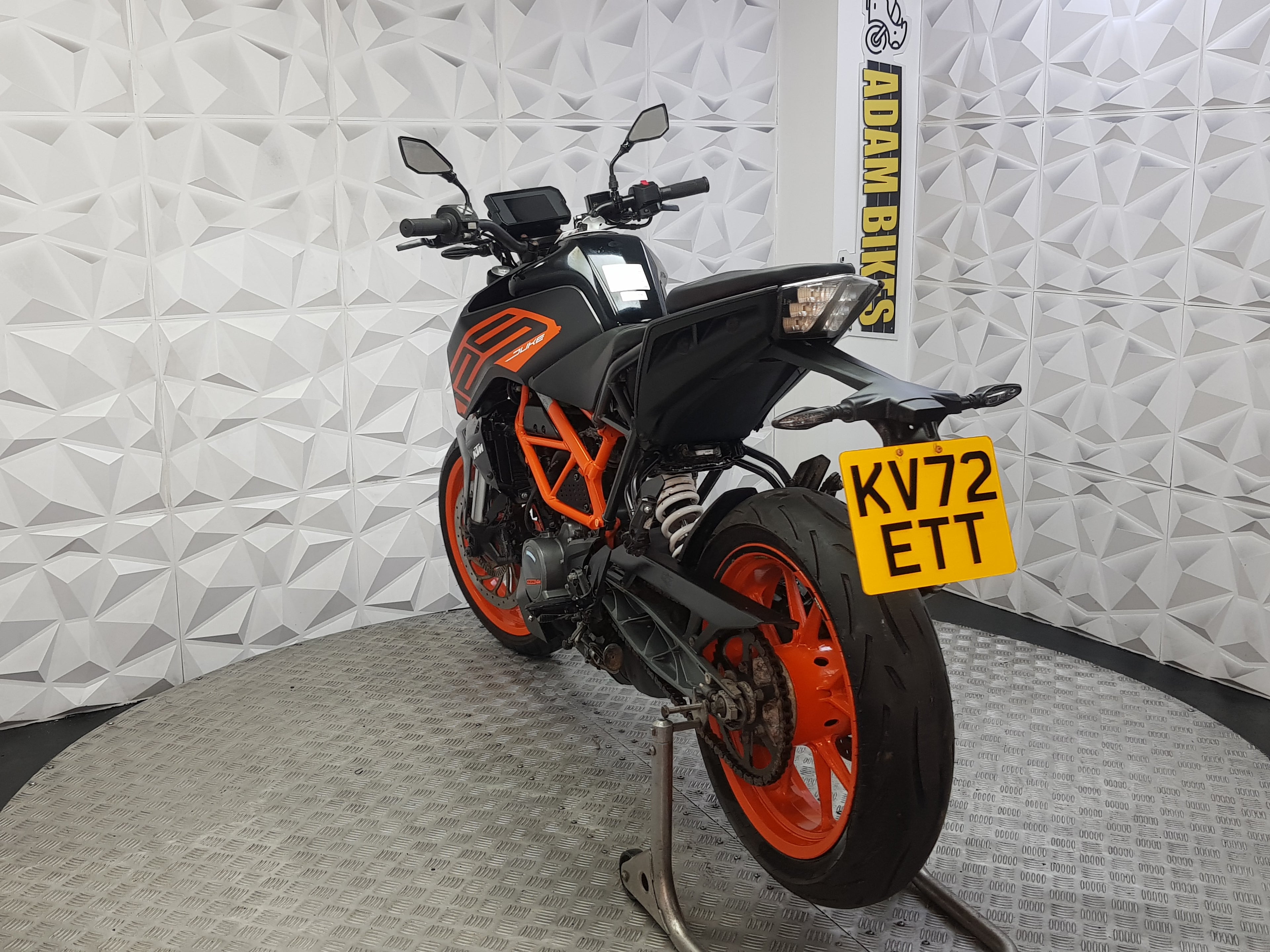 2022 KTM DUKE 125 ABS