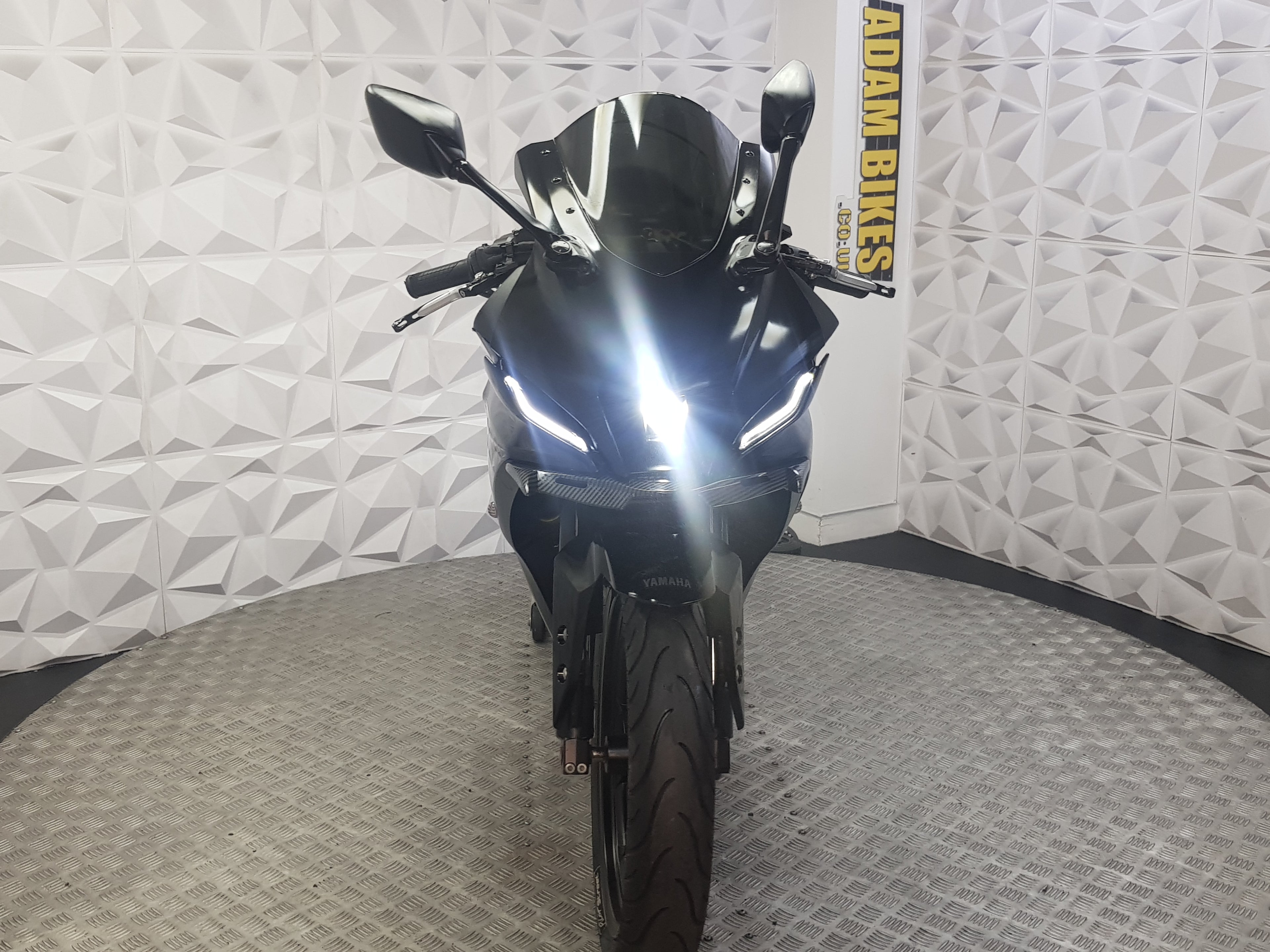 2025 YAMAHA YZF R125 ABS