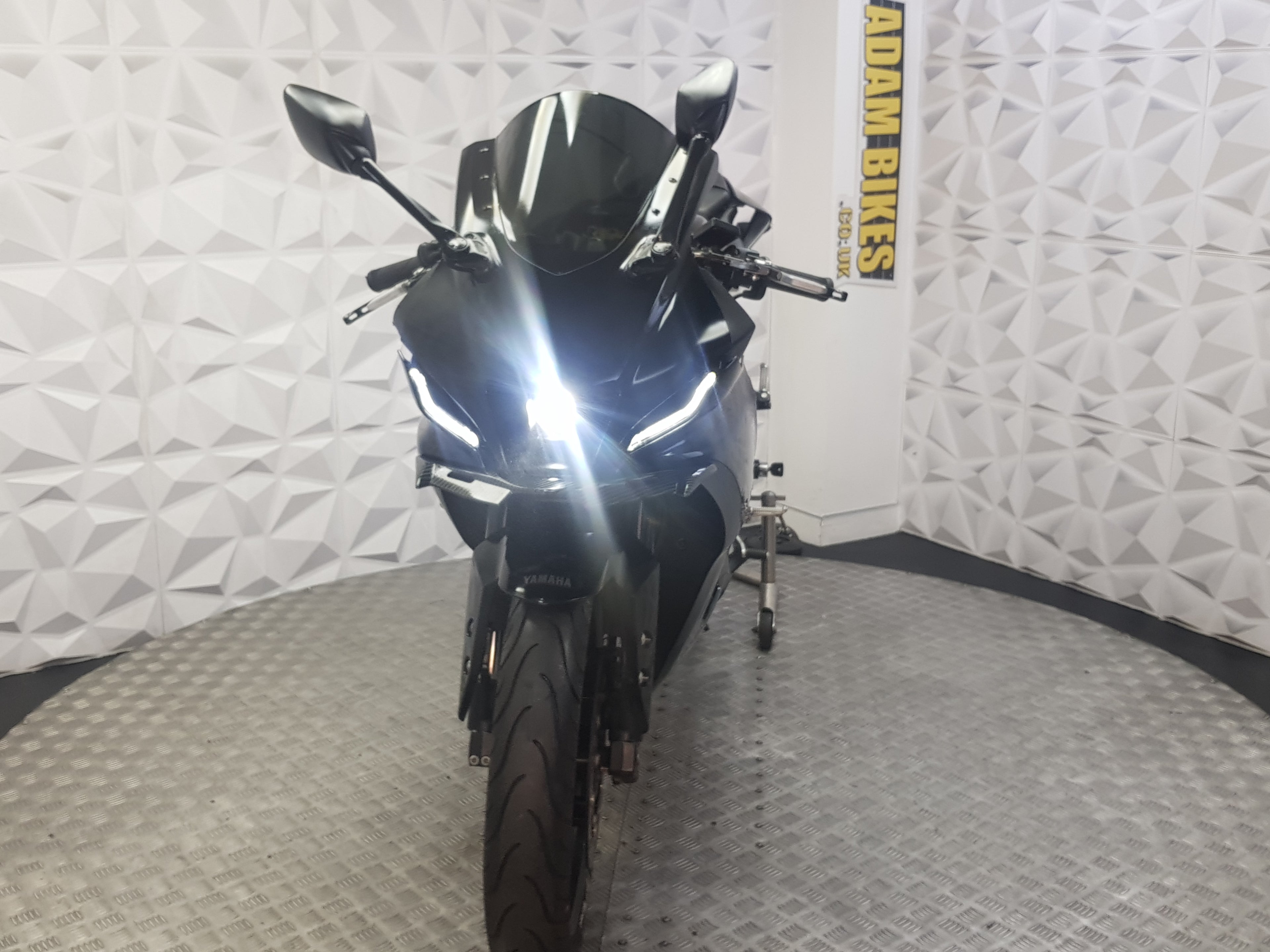 2025 YAMAHA YZF R125 ABS