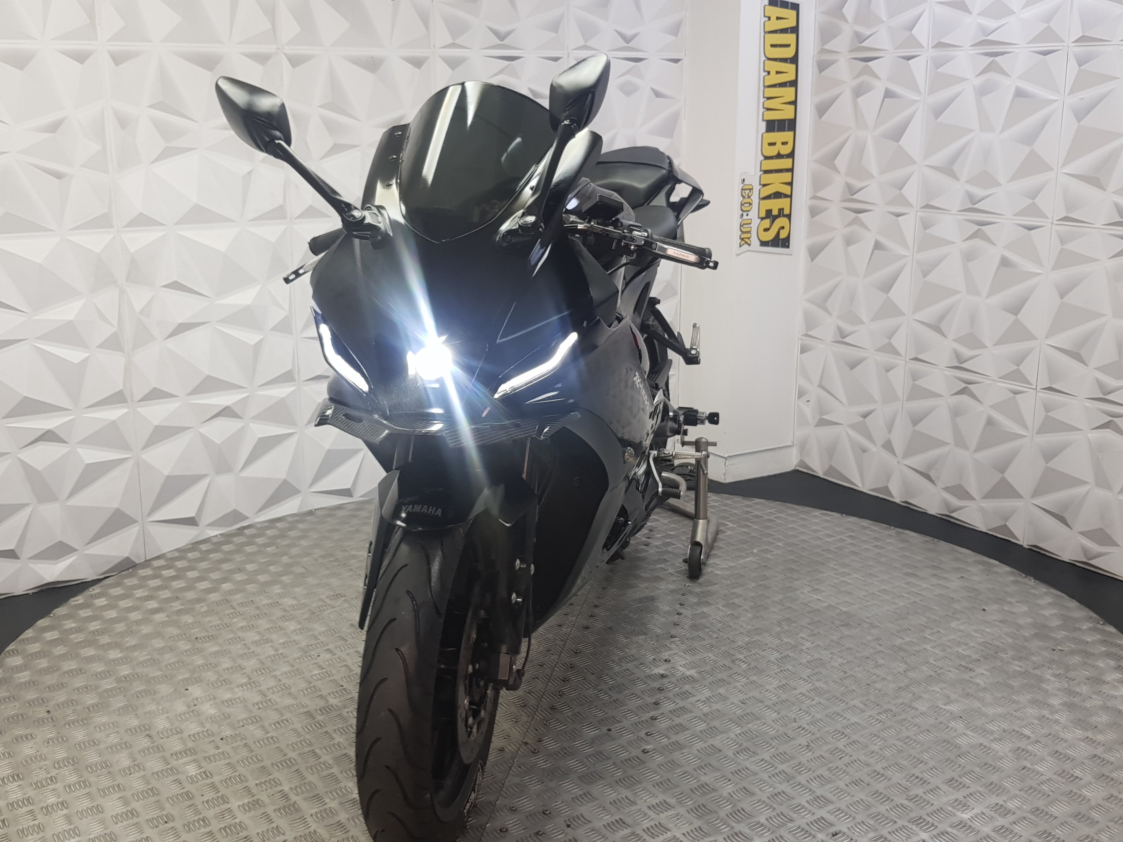 2025 YAMAHA YZF R125 ABS