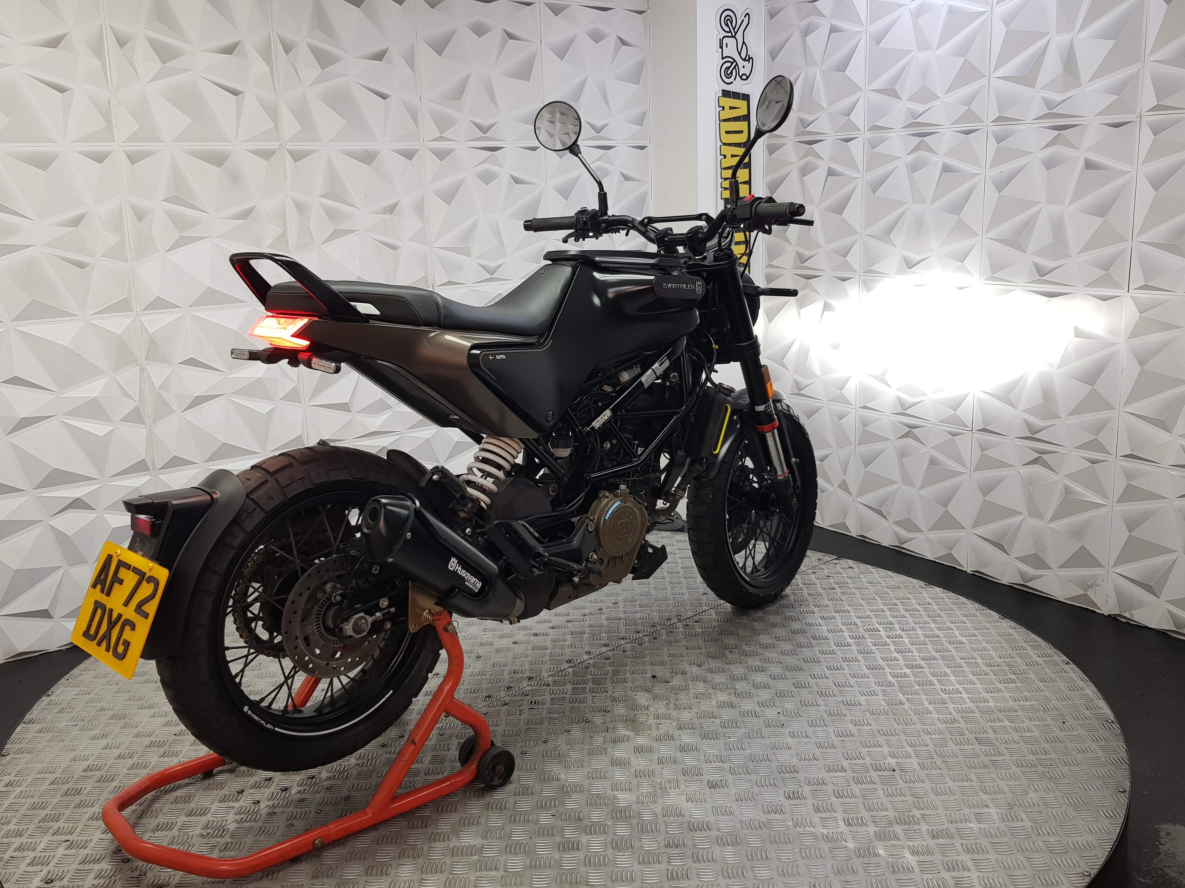 2022 Husqvarna Svartpilen 125 ABS