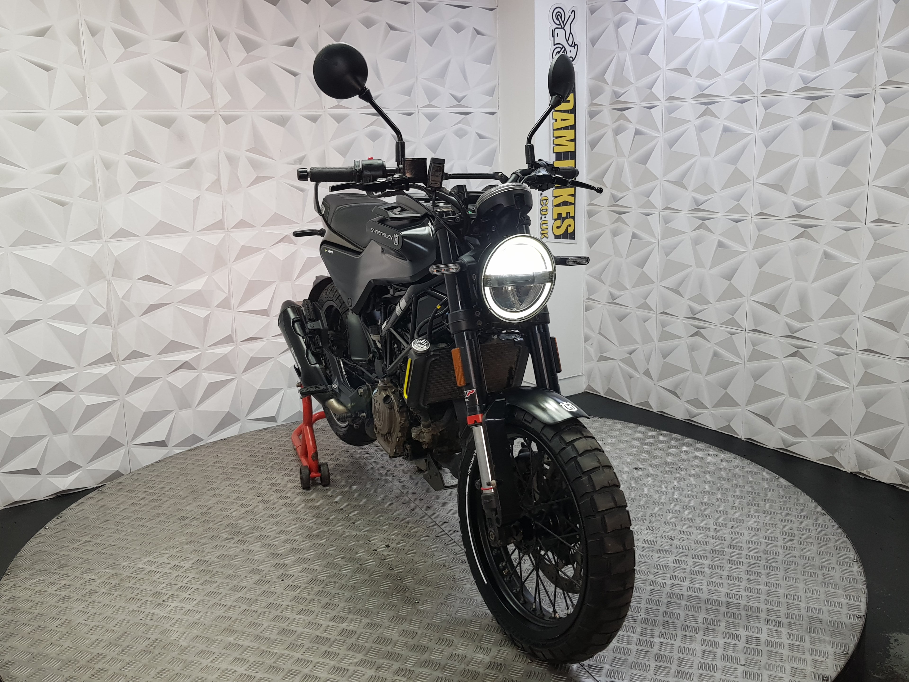 2022 Husqvarna Svartpilen 125 ABS