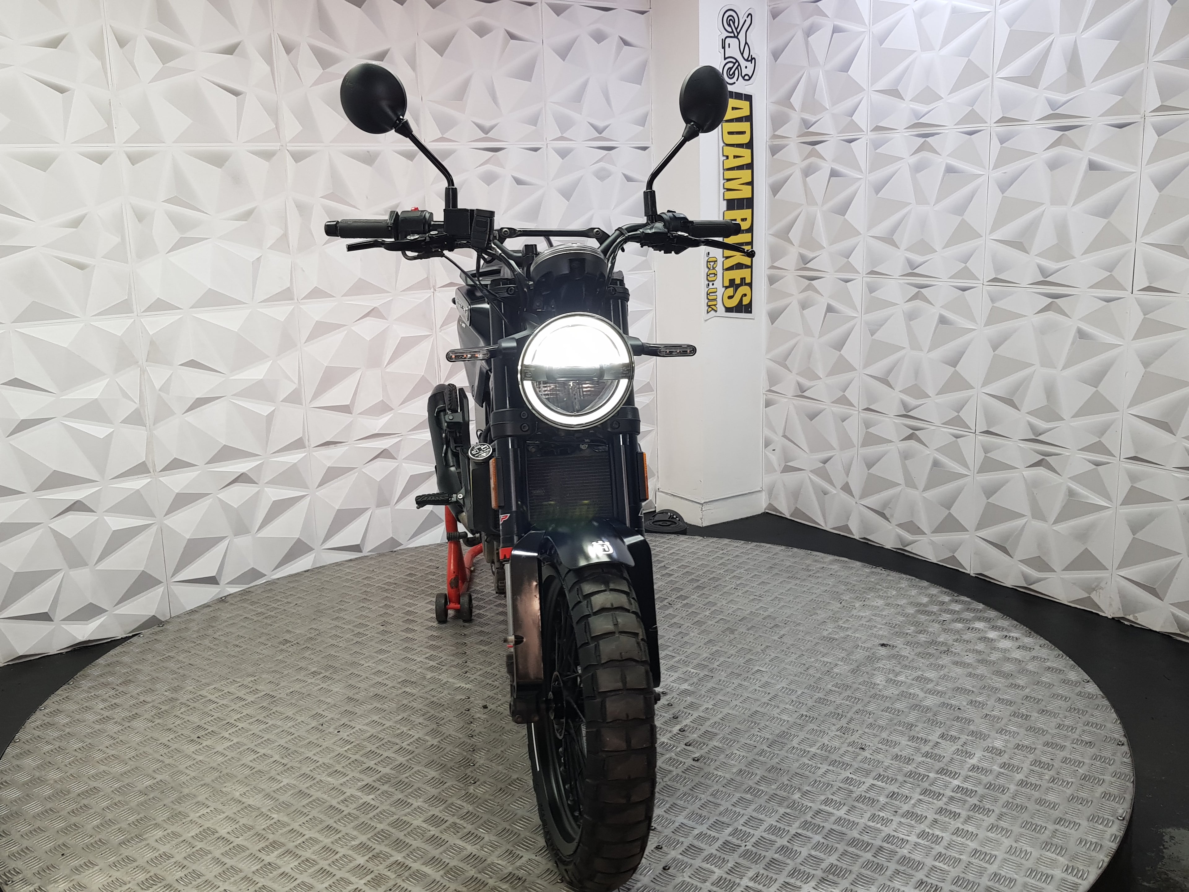 2022 Husqvarna Svartpilen 125 ABS