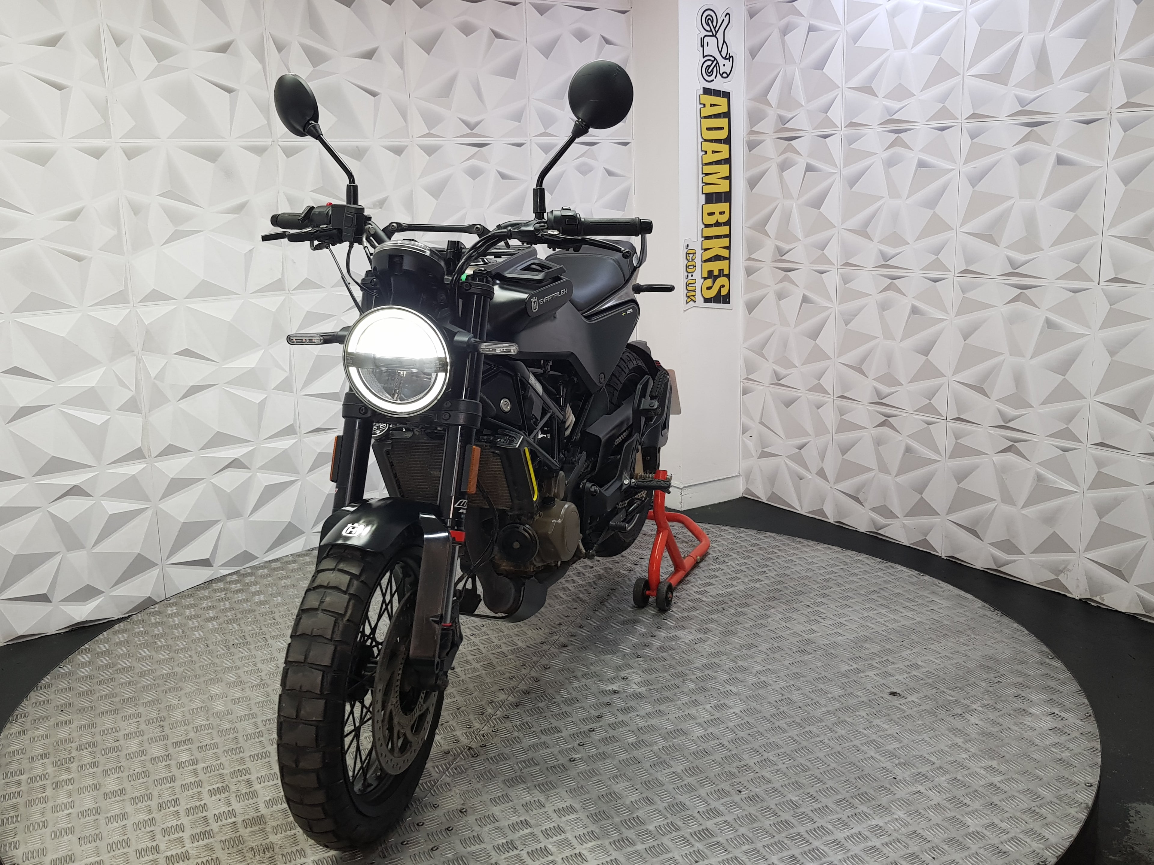 2022 Husqvarna Svartpilen 125 ABS