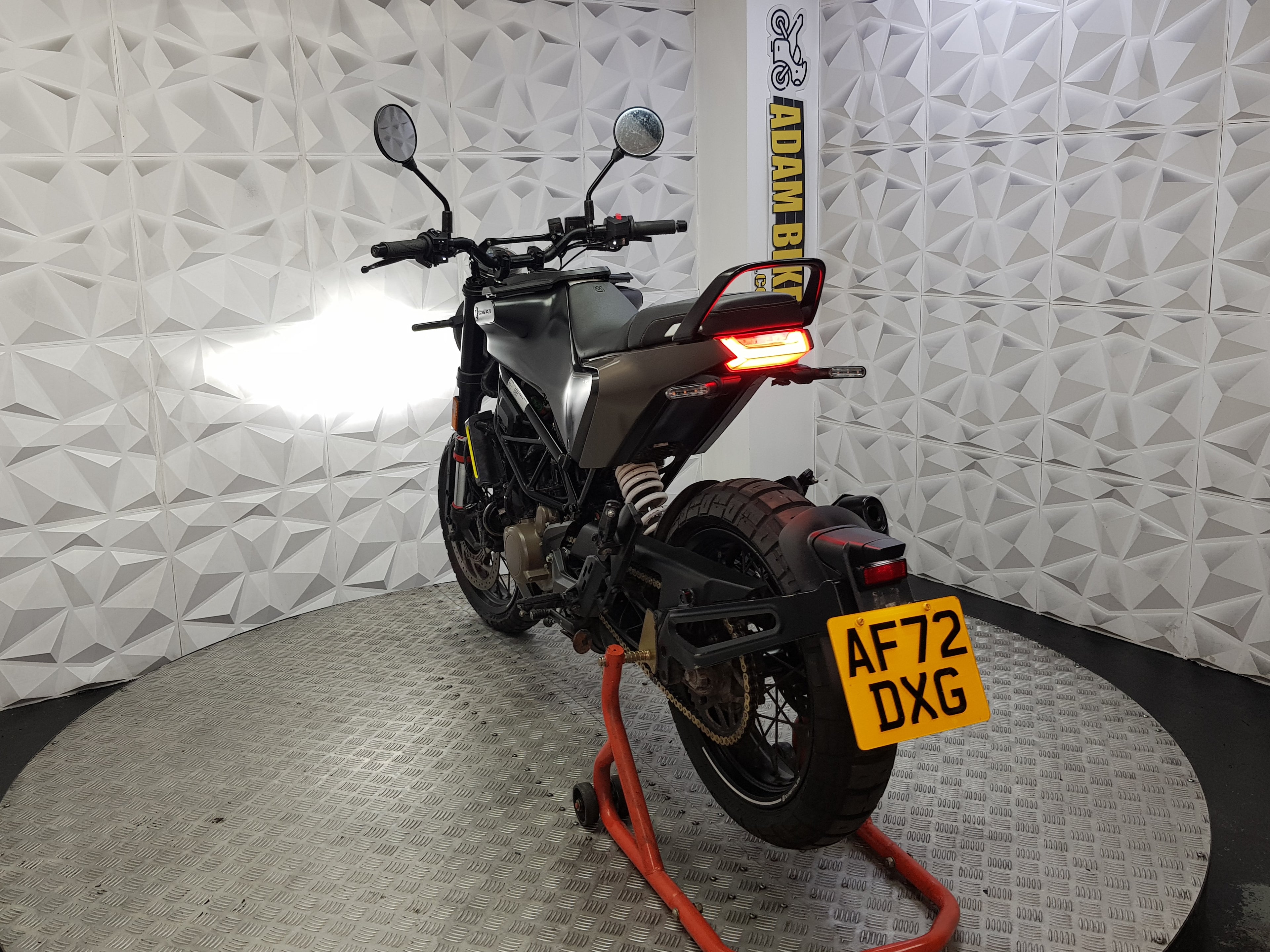 2022 Husqvarna Svartpilen 125 ABS