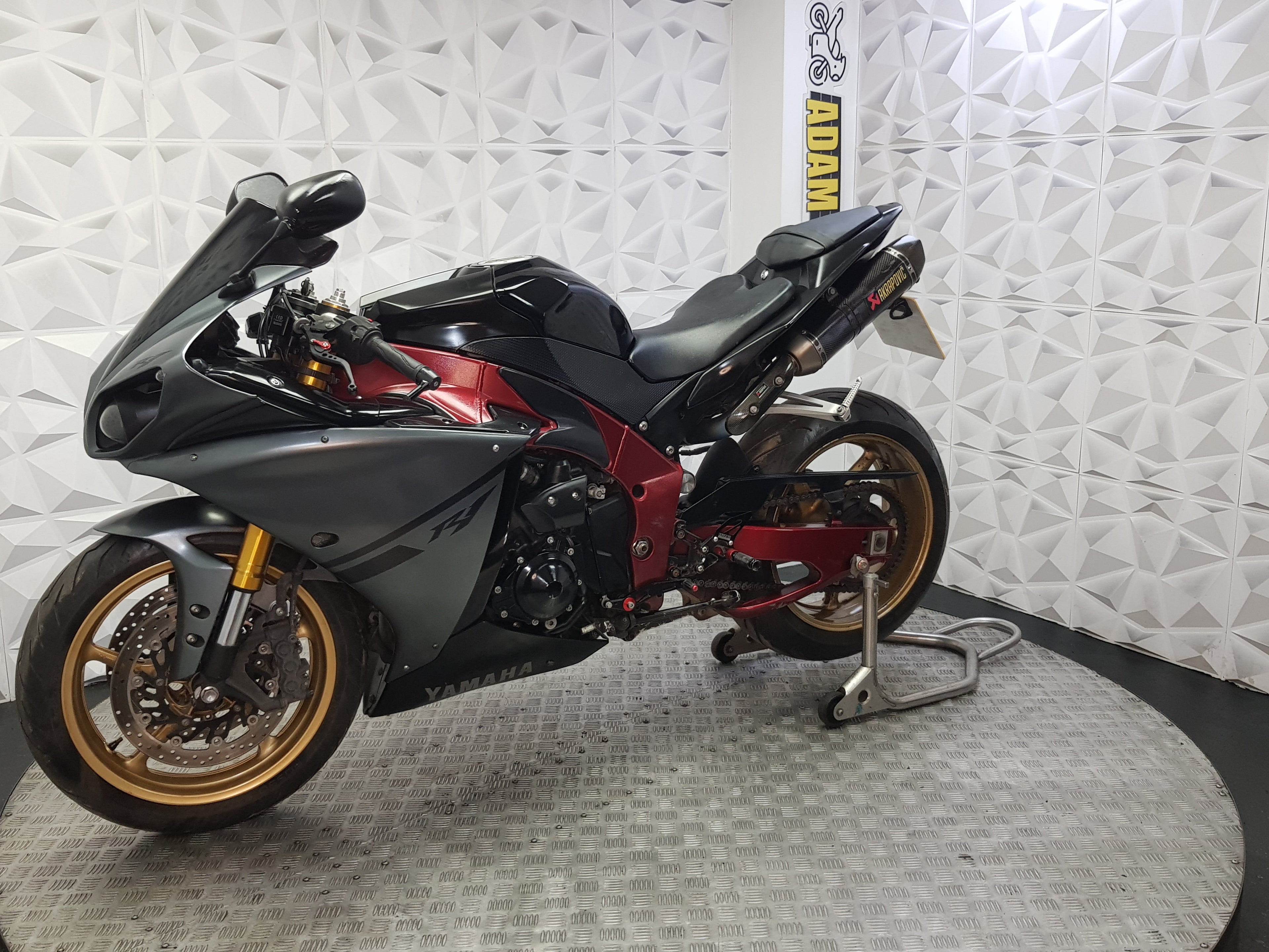 2011 Yamaha YZF R1