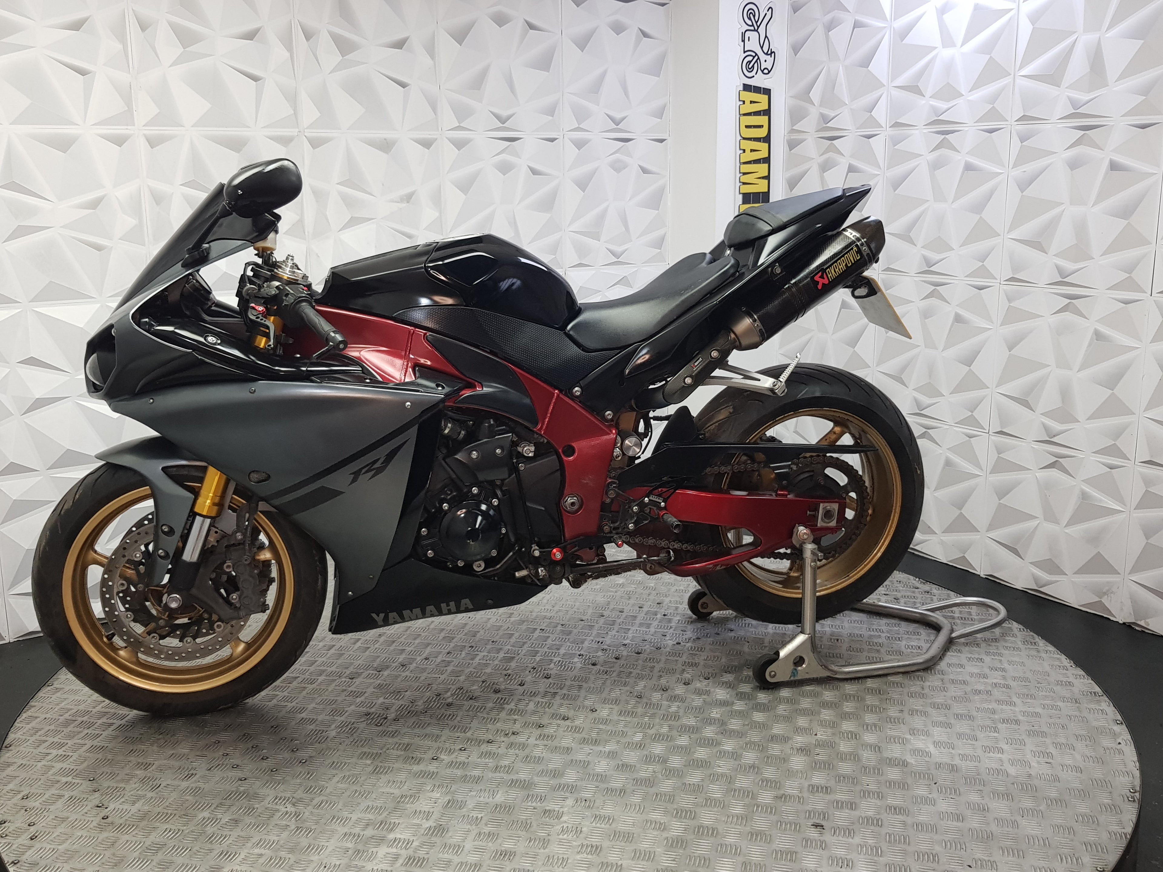 2011 Yamaha YZF R1