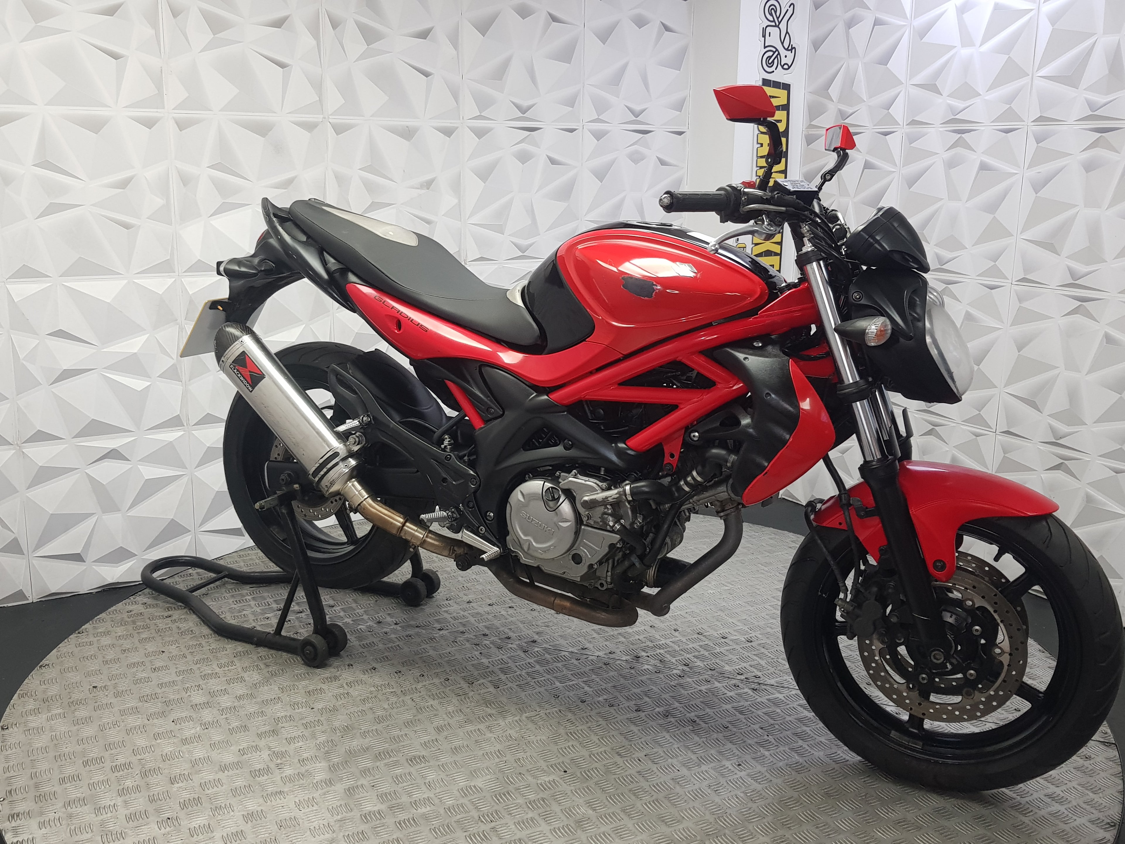 2011 SUZUKI GLADIUS 650