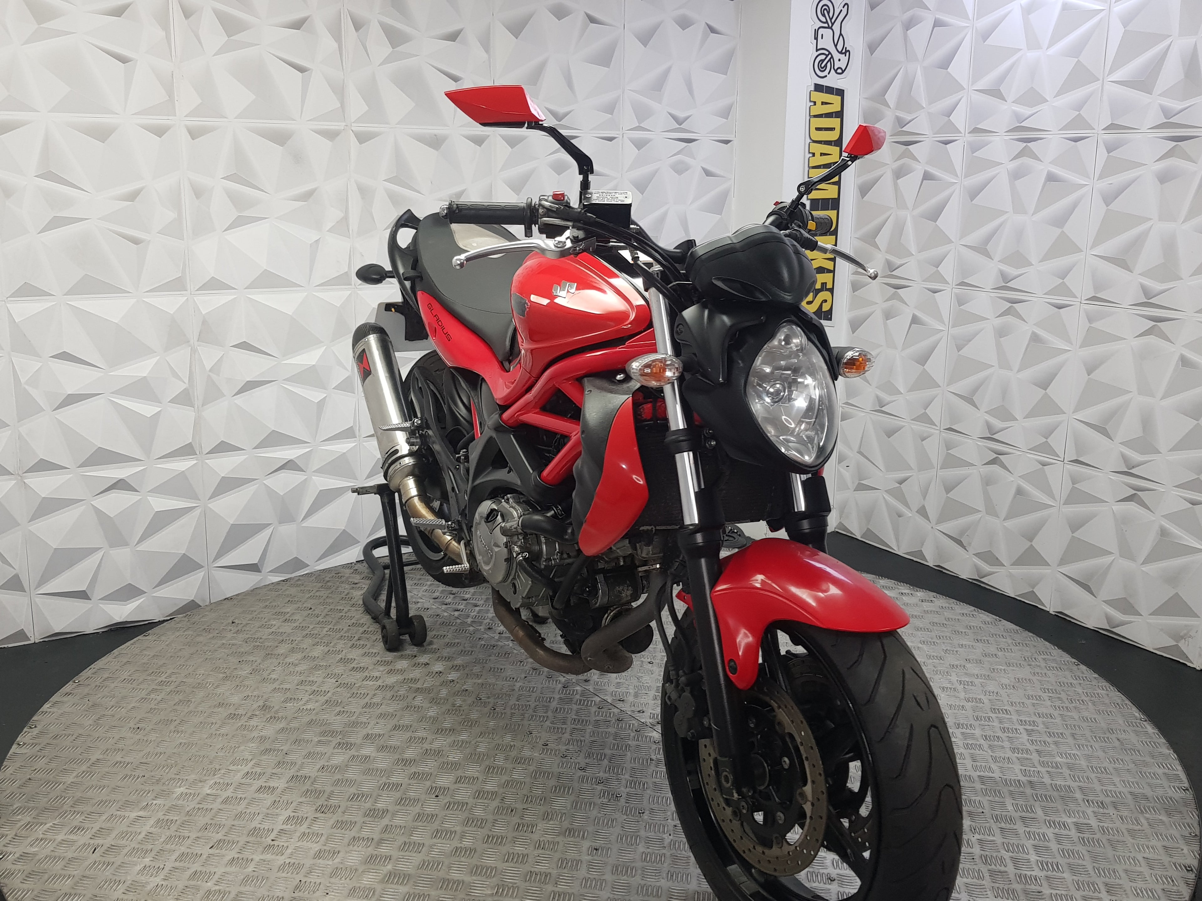 2011 SUZUKI GLADIUS 650