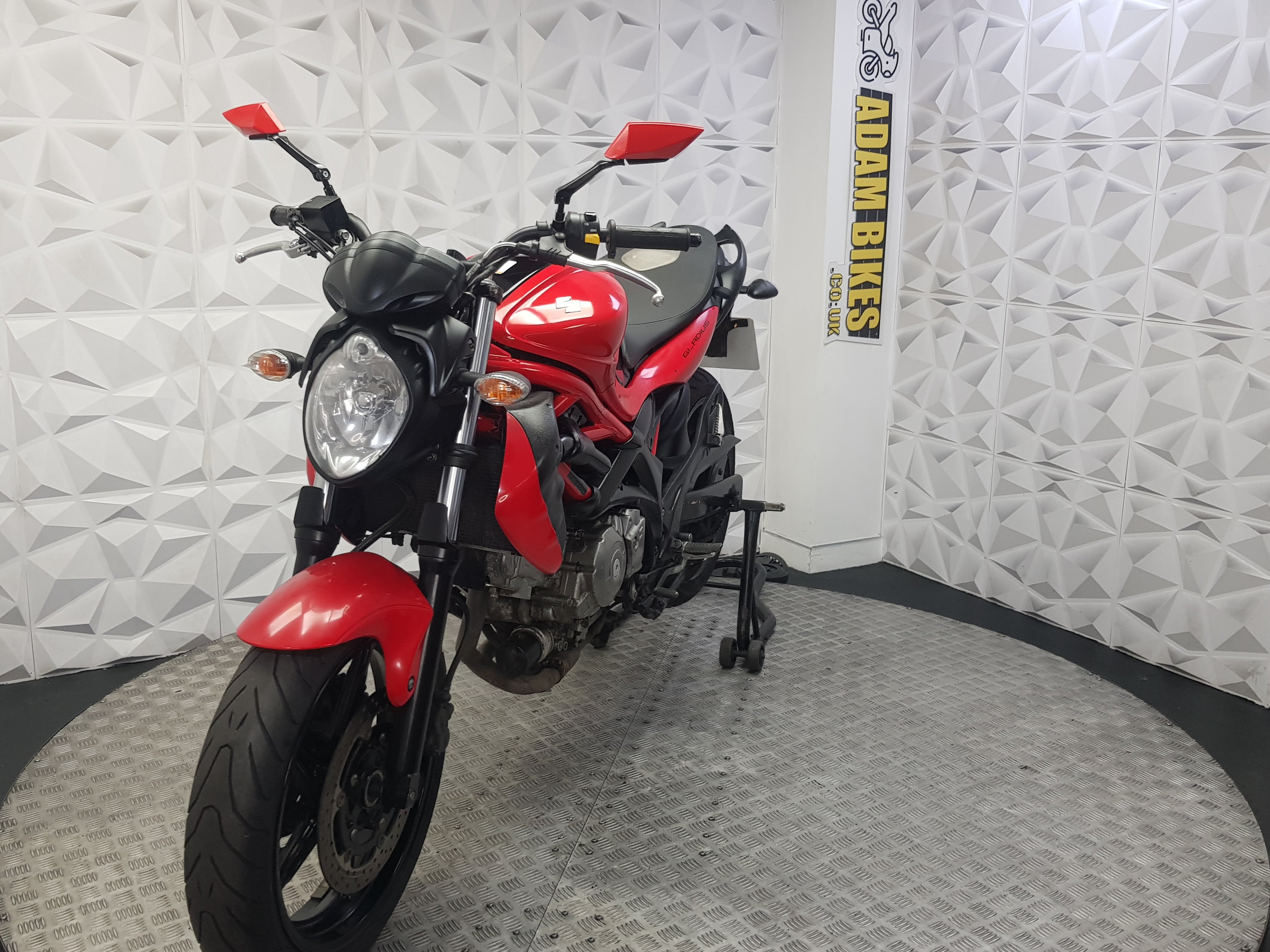 2011 SUZUKI GLADIUS 650