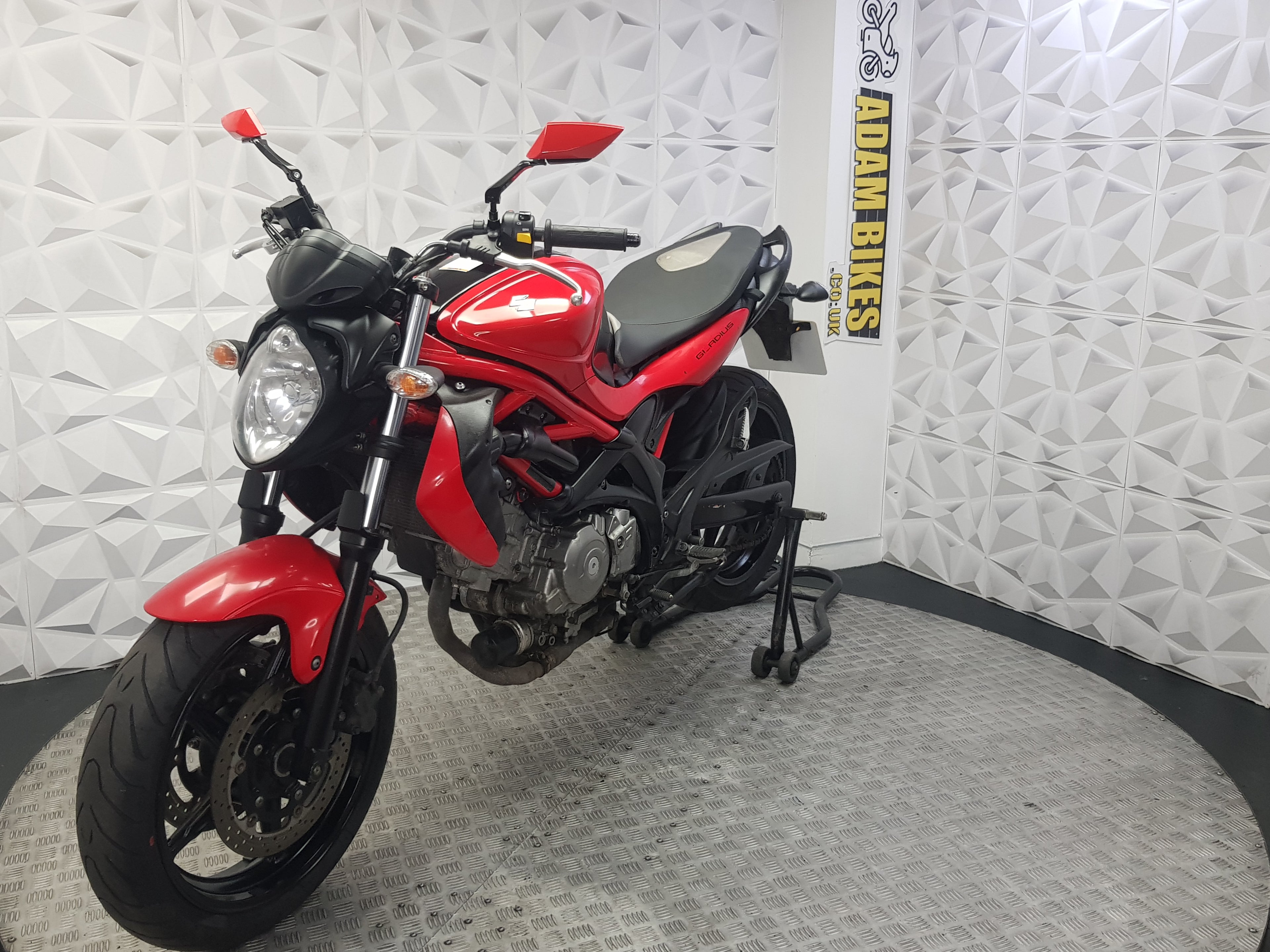 2011 SUZUKI GLADIUS 650