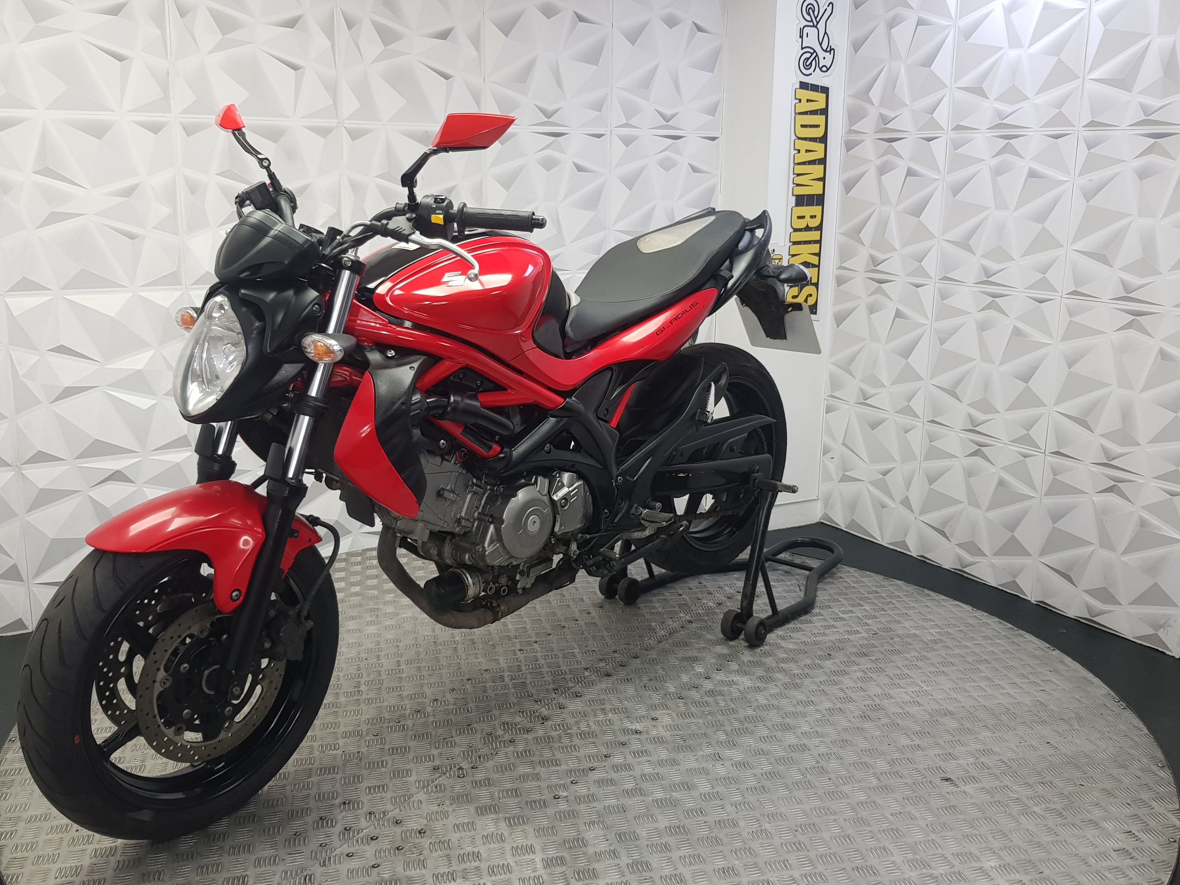 2011 SUZUKI GLADIUS 650