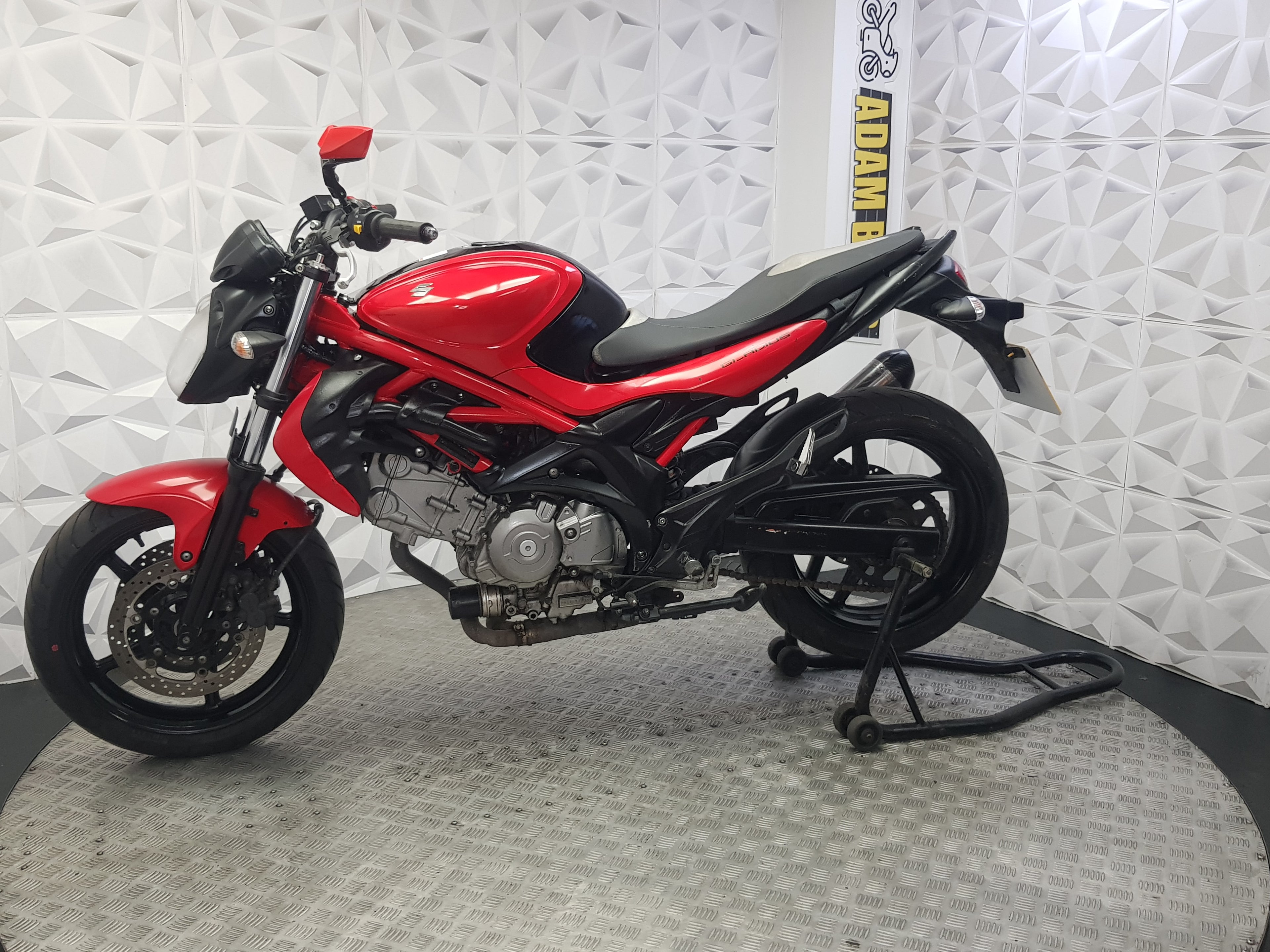 2011 SUZUKI GLADIUS 650