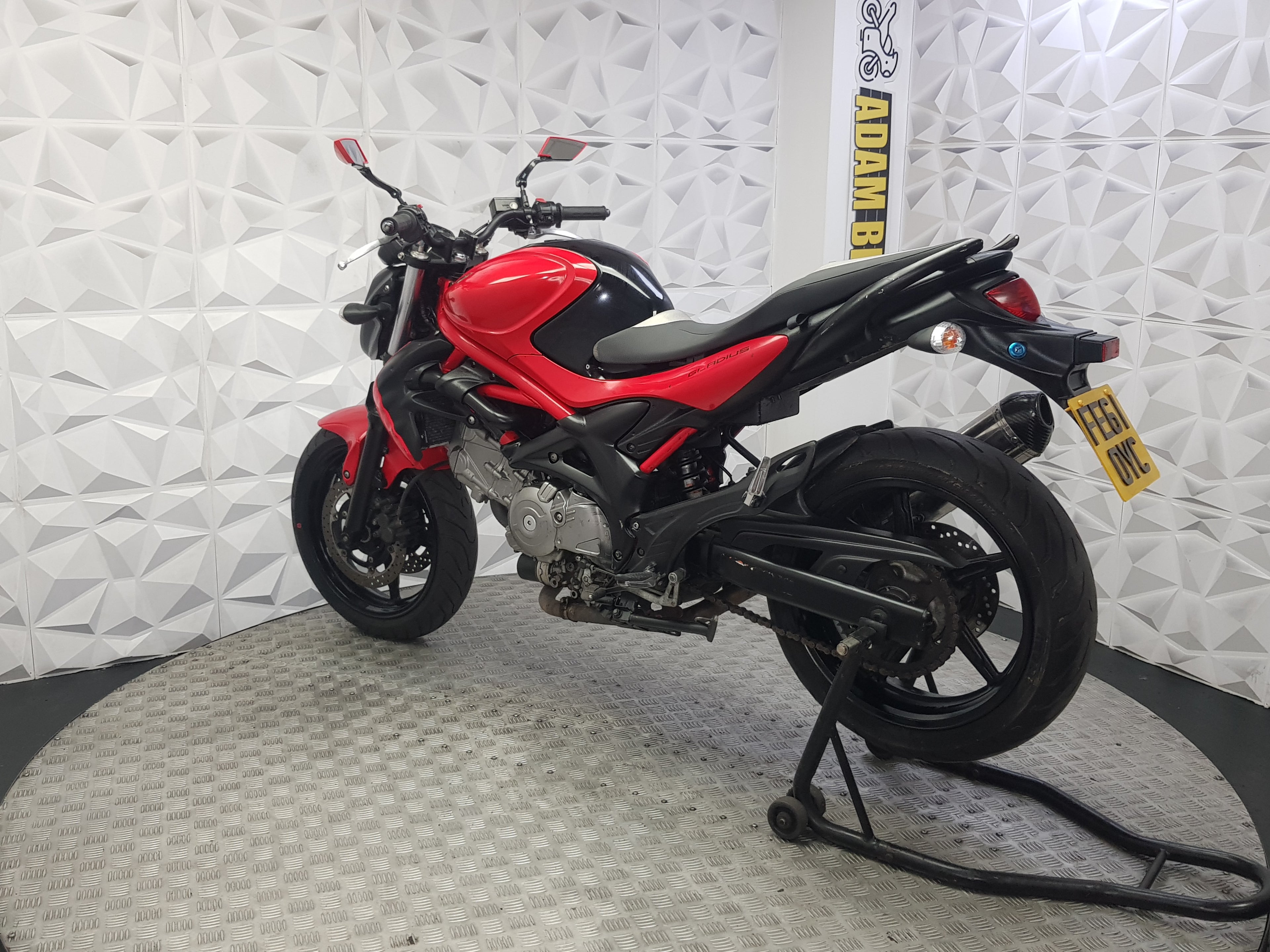 2011 SUZUKI GLADIUS 650