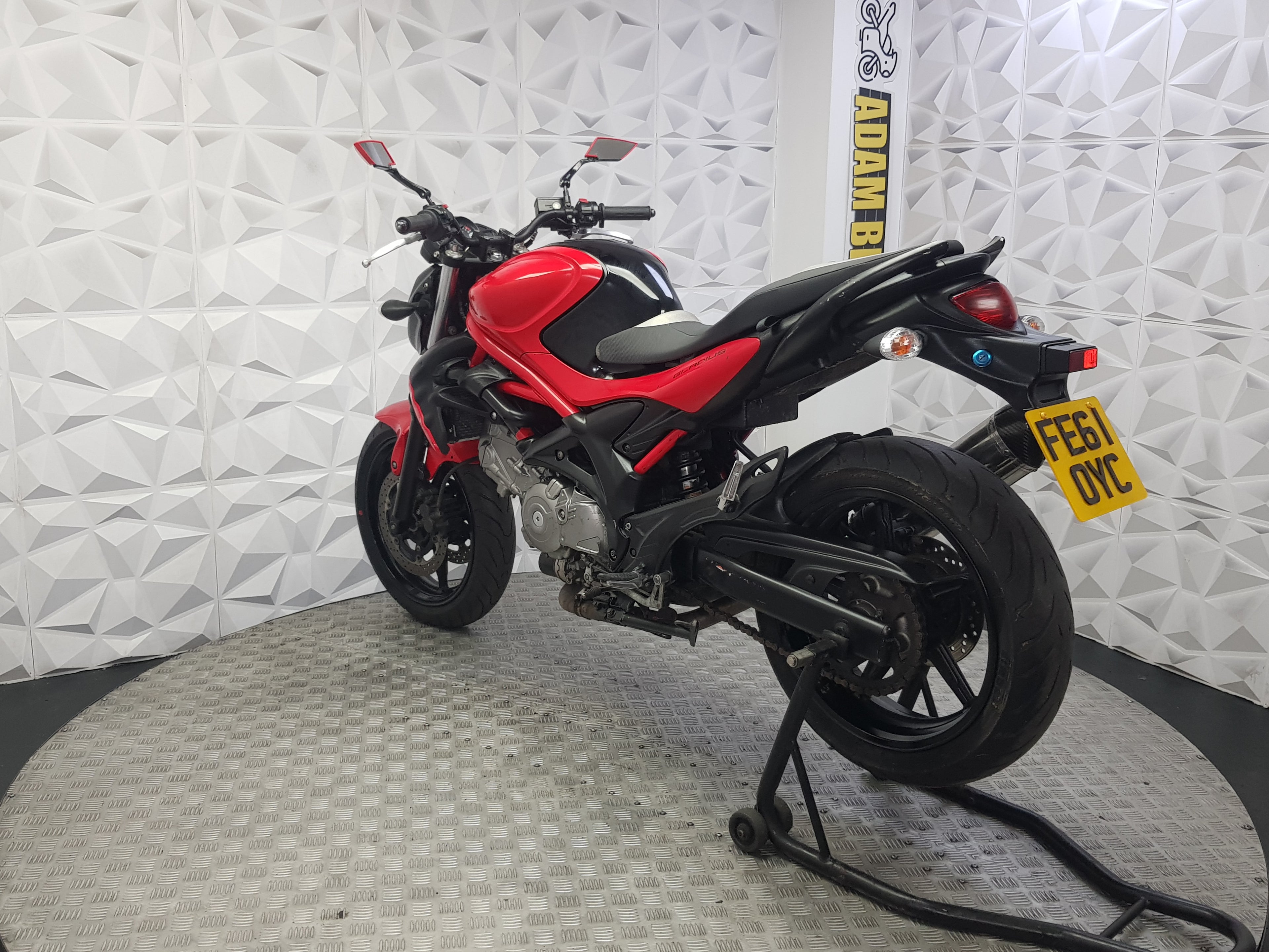 2011 SUZUKI GLADIUS 650