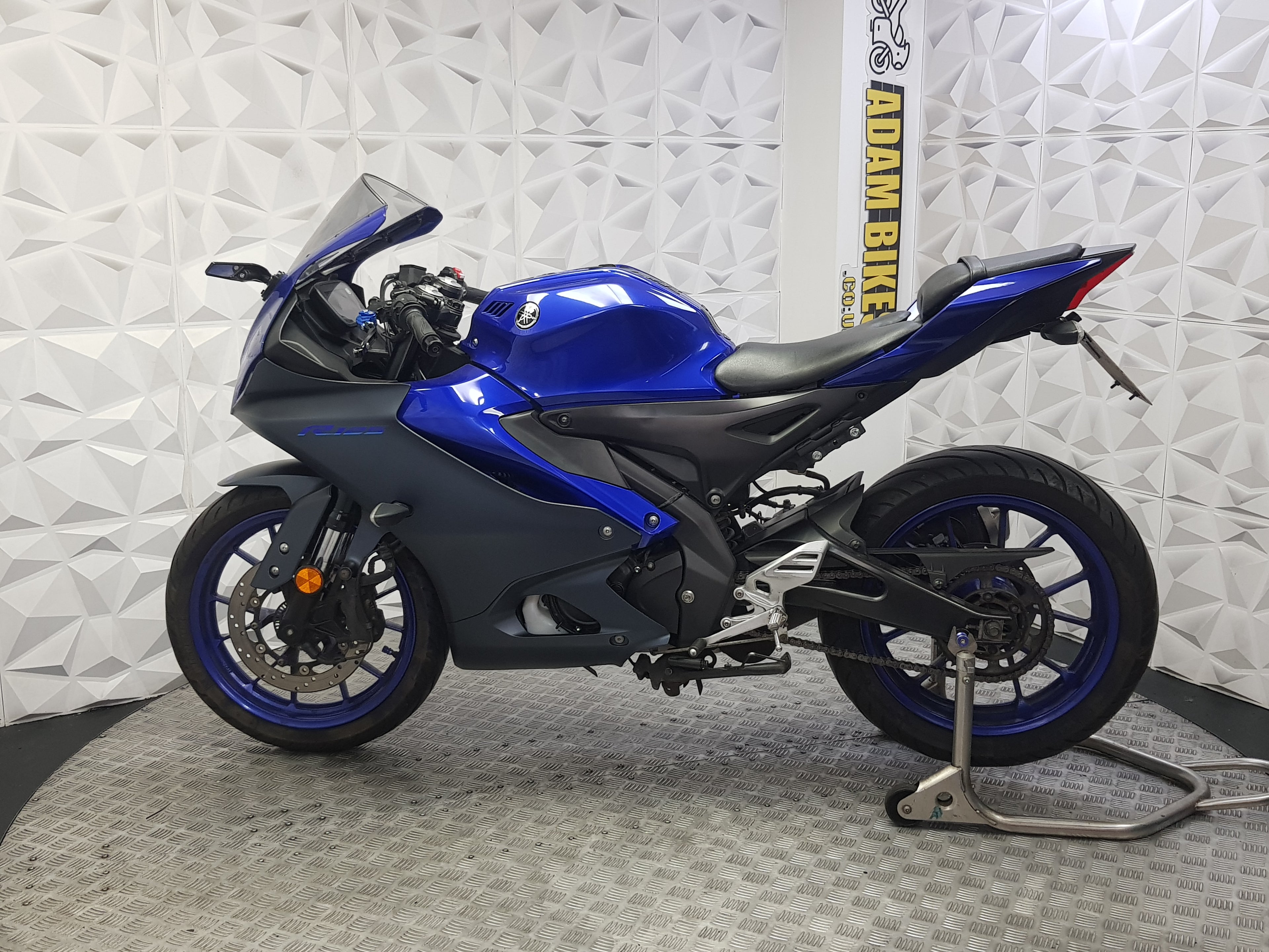 2023 YAMAHA YZF-R125 ABS