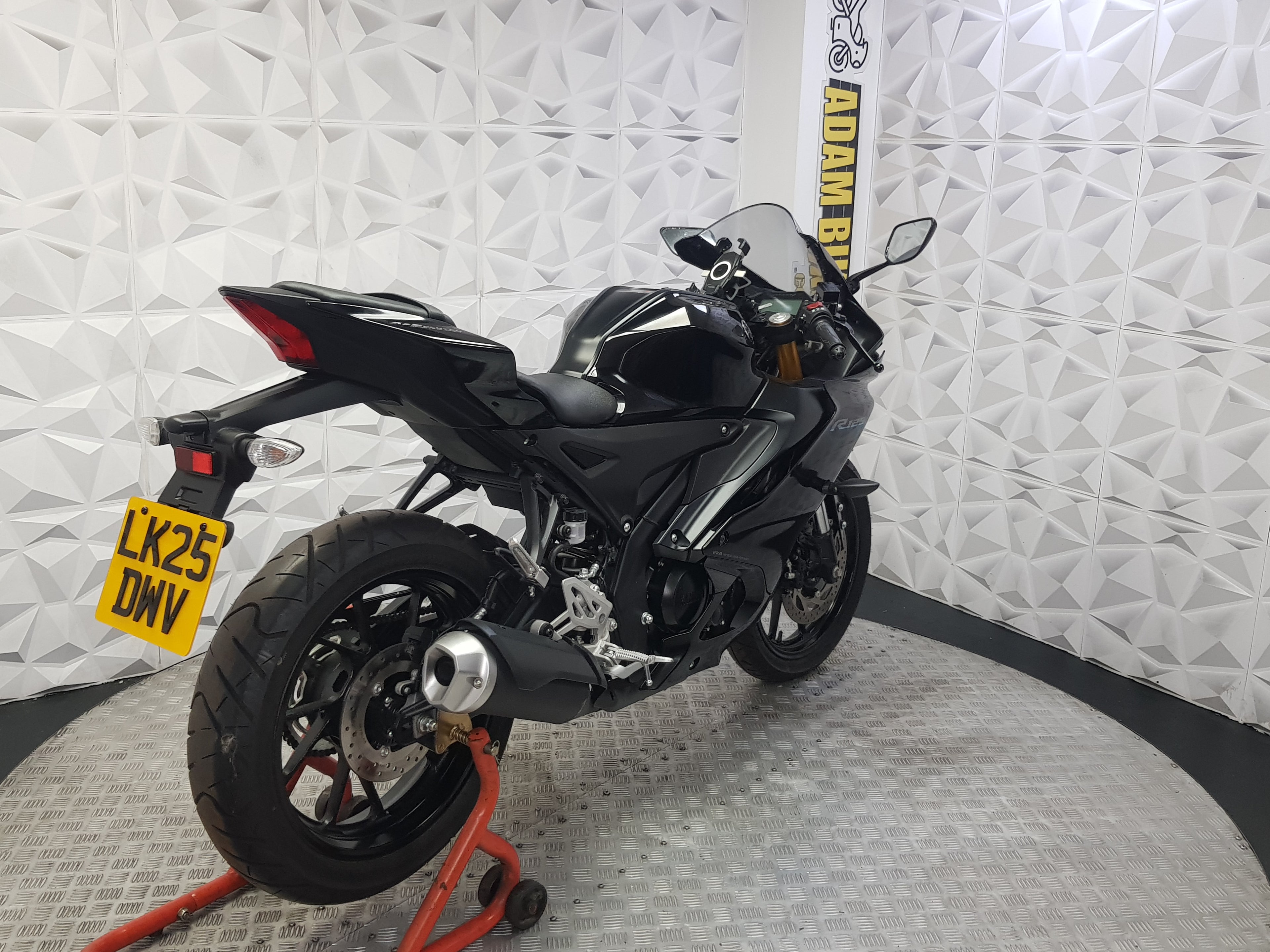 2025 YAMAHA YZF-R 125 ABS