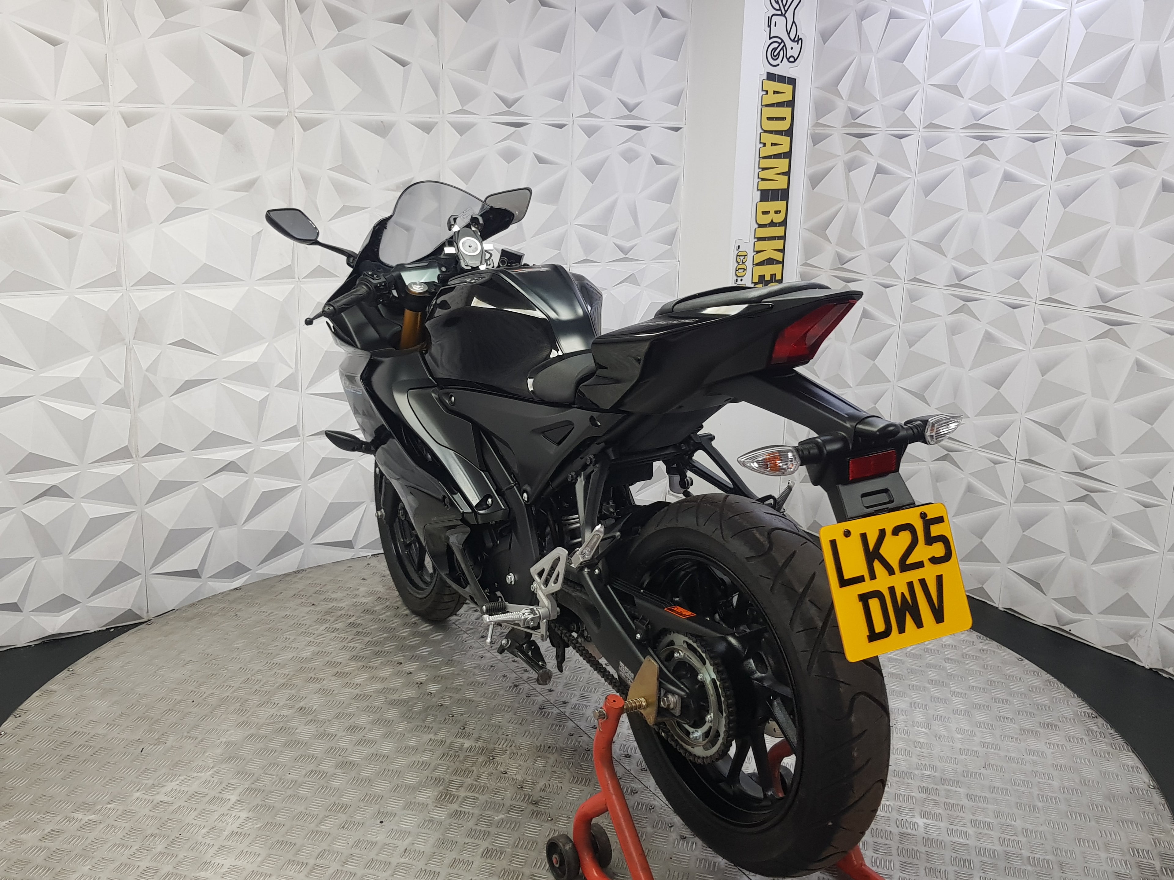 2025 YAMAHA YZF-R 125 ABS