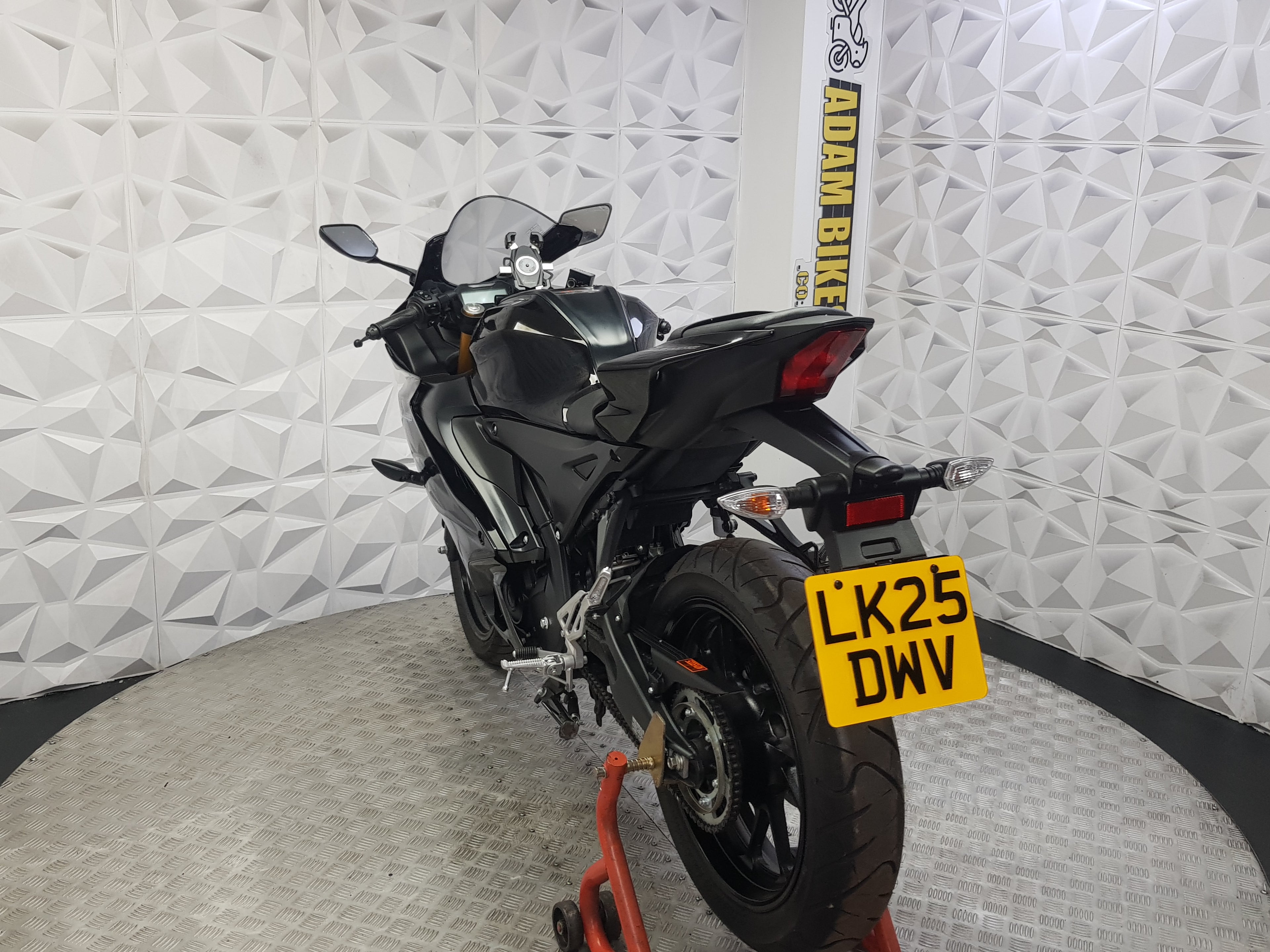 2025 YAMAHA YZF-R 125 ABS